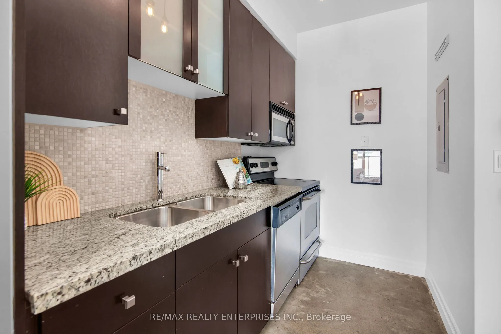 1005 King Street, #913