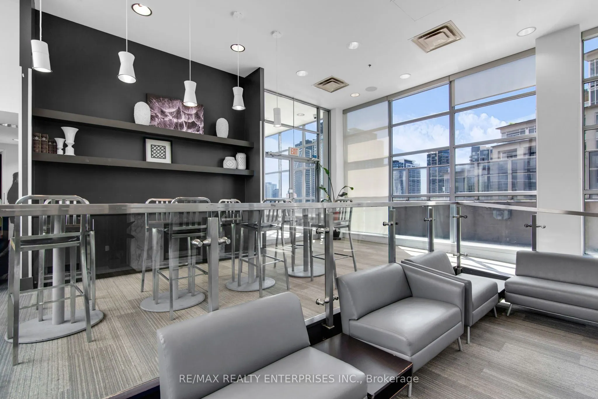 1005 King Street, #913