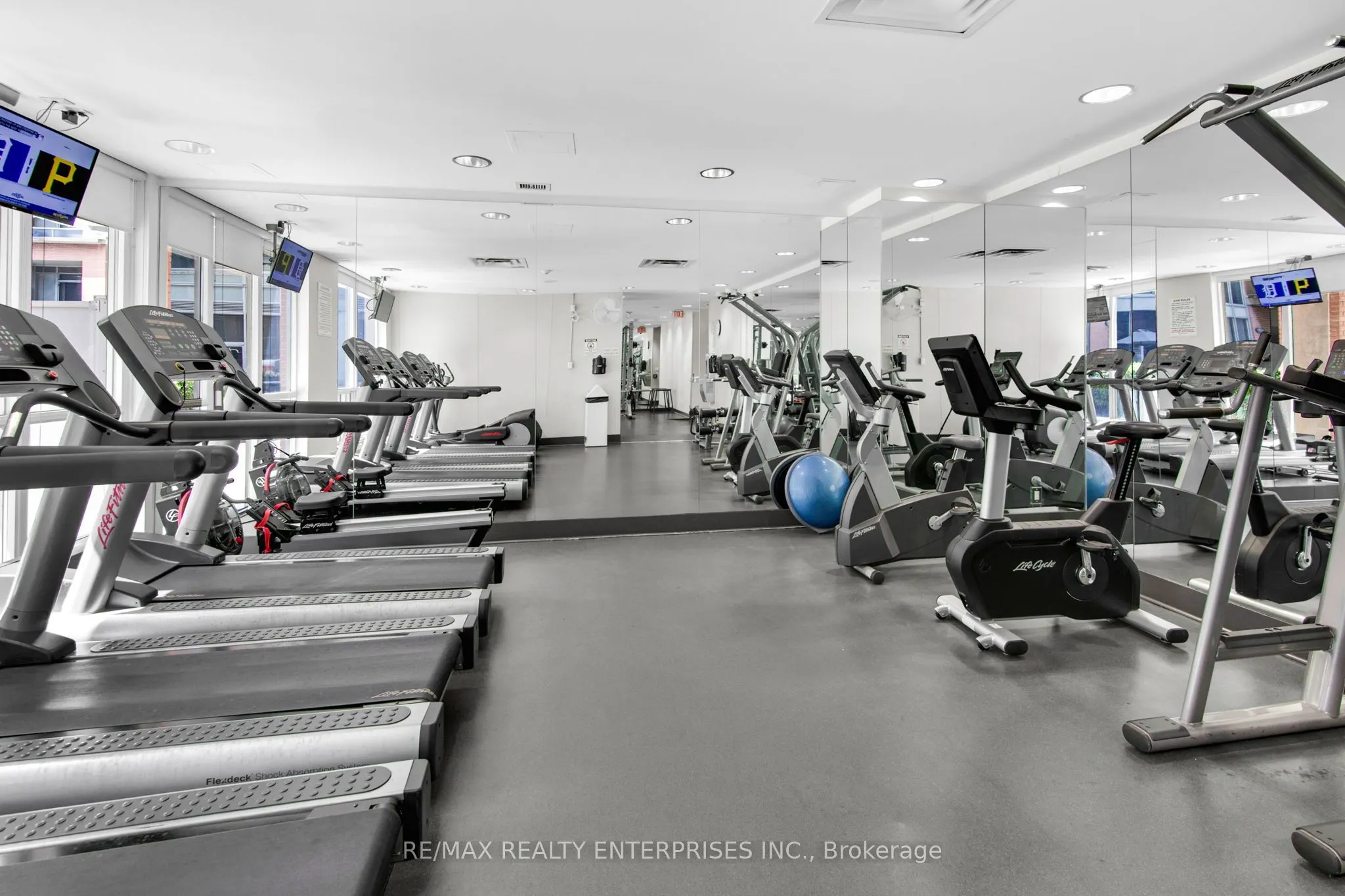 1005 King Street, #913