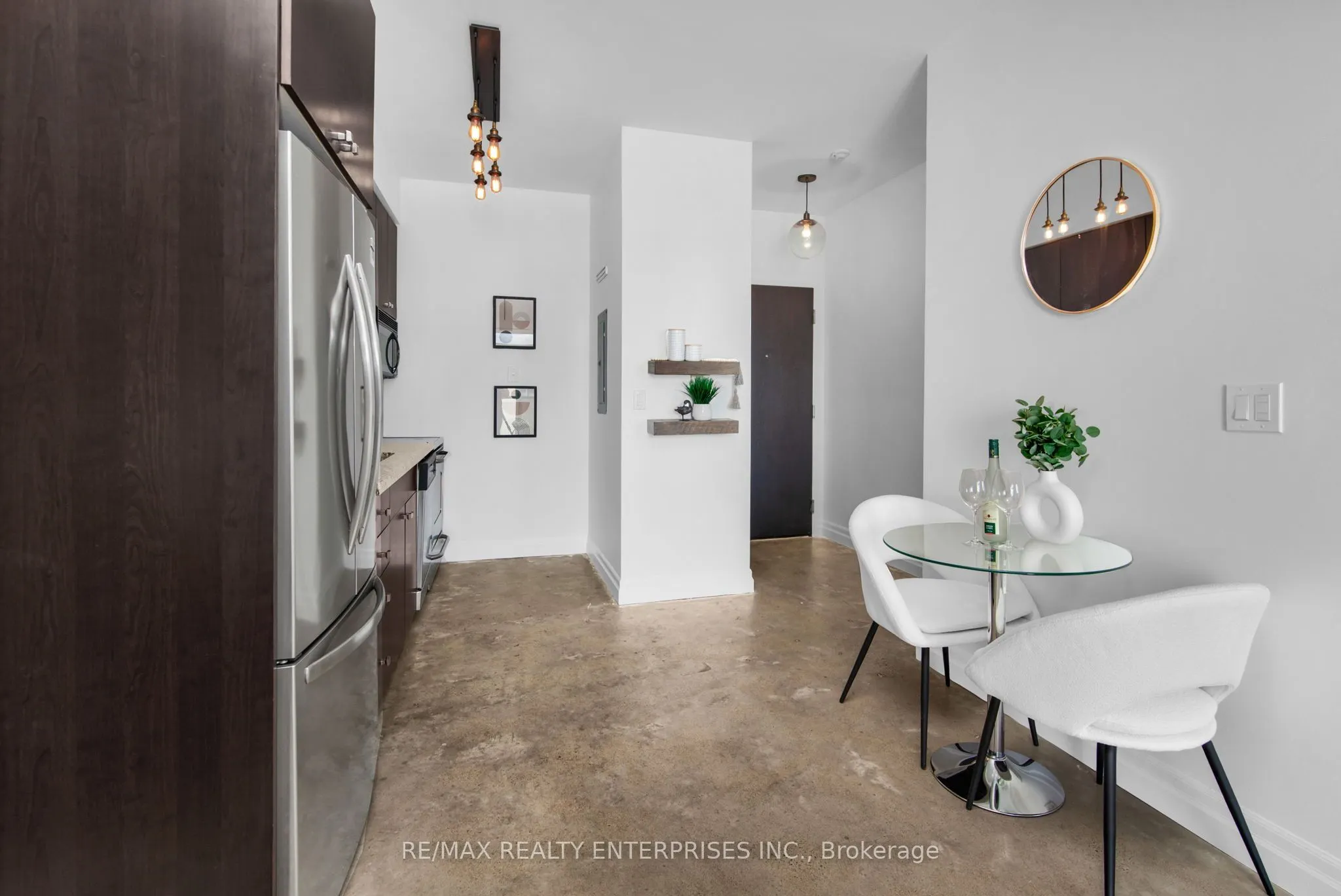 1005 King Street, #913