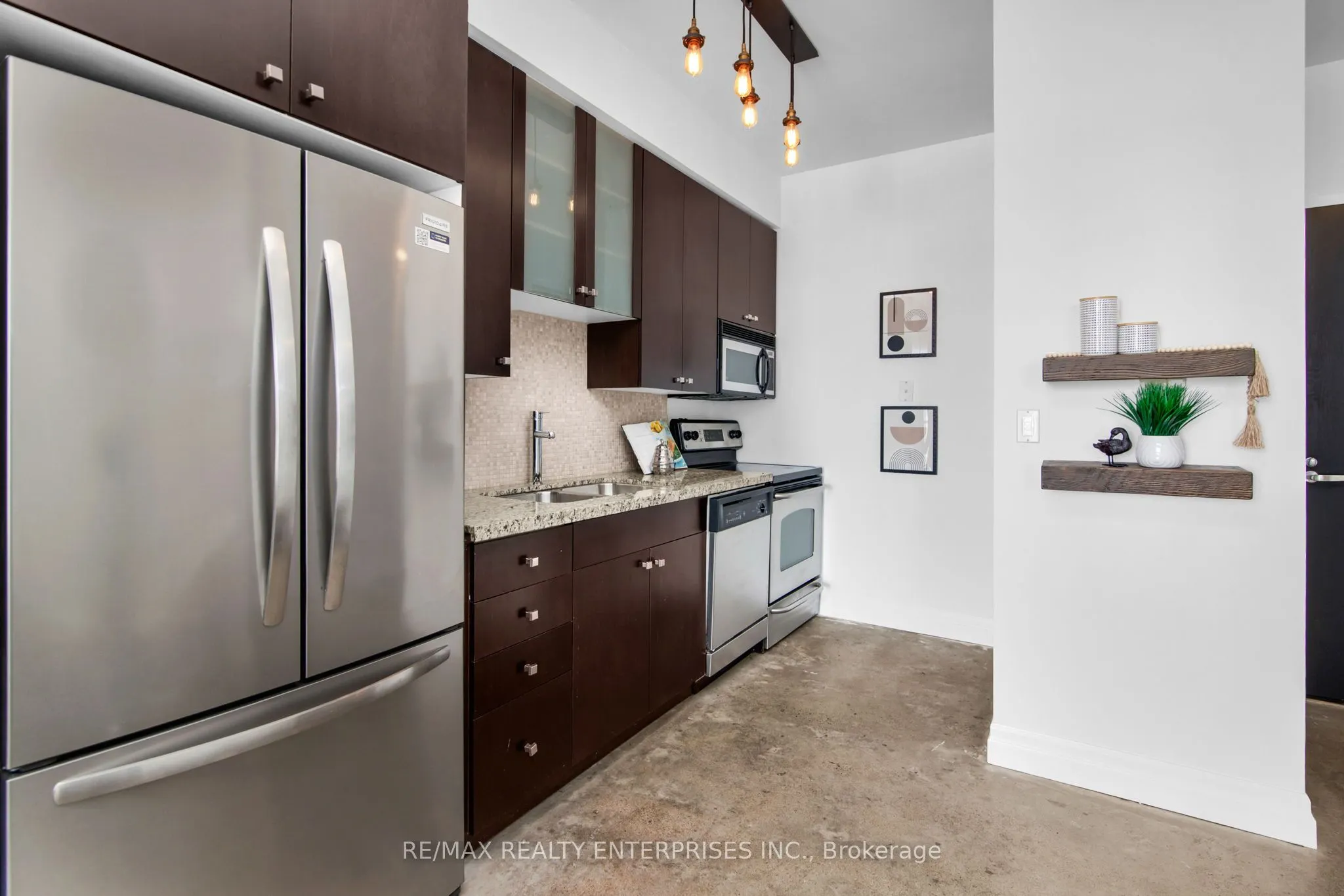 1005 King Street, #913