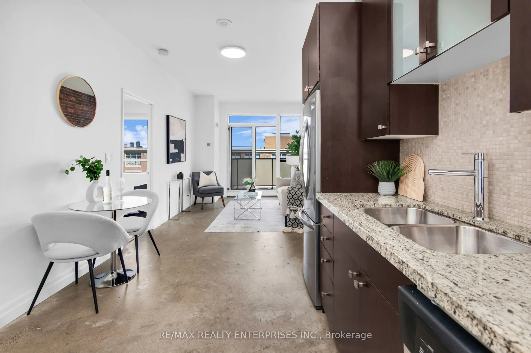 1005 King Street, #913