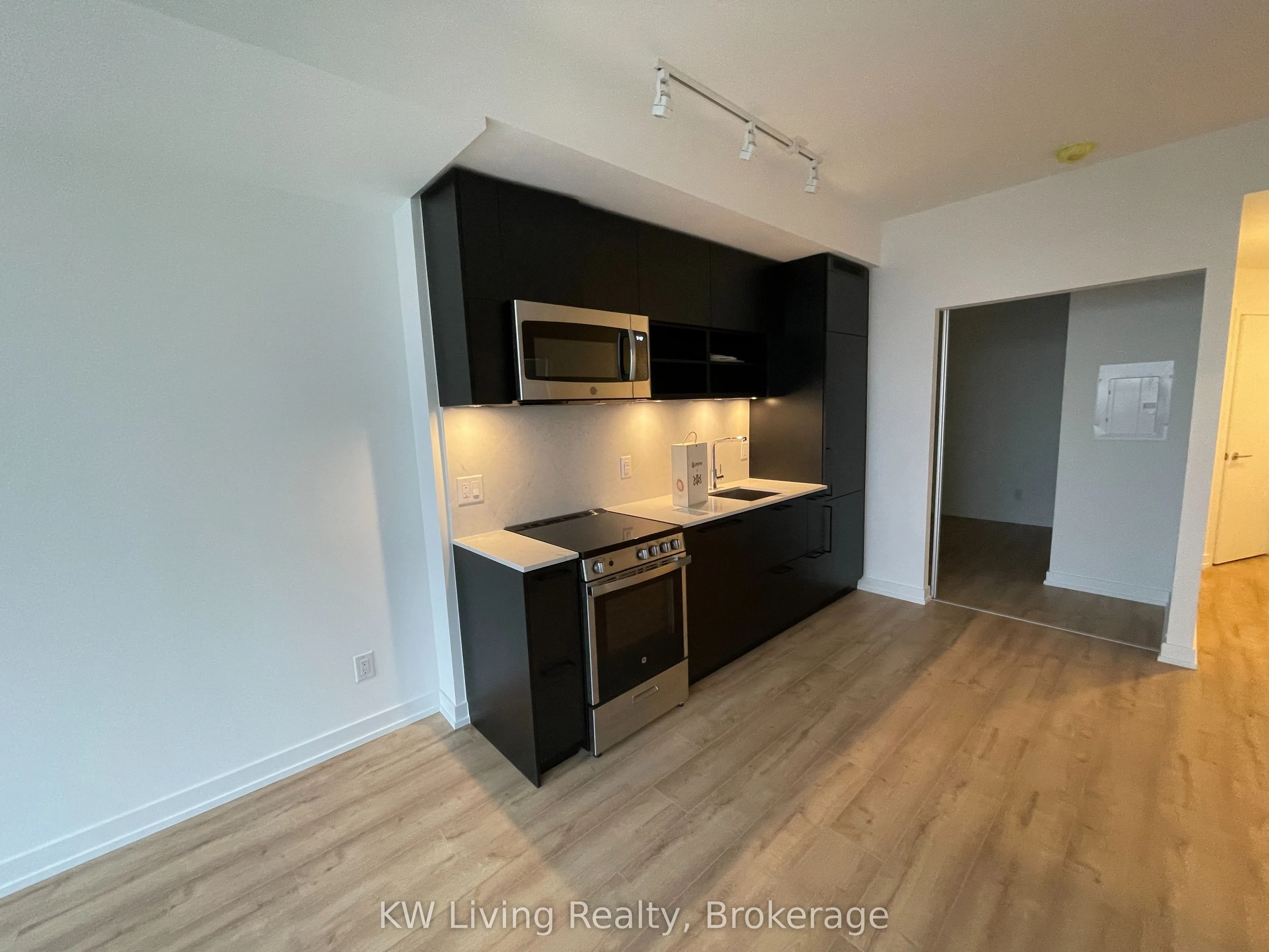 135 East Liberty Street, #902