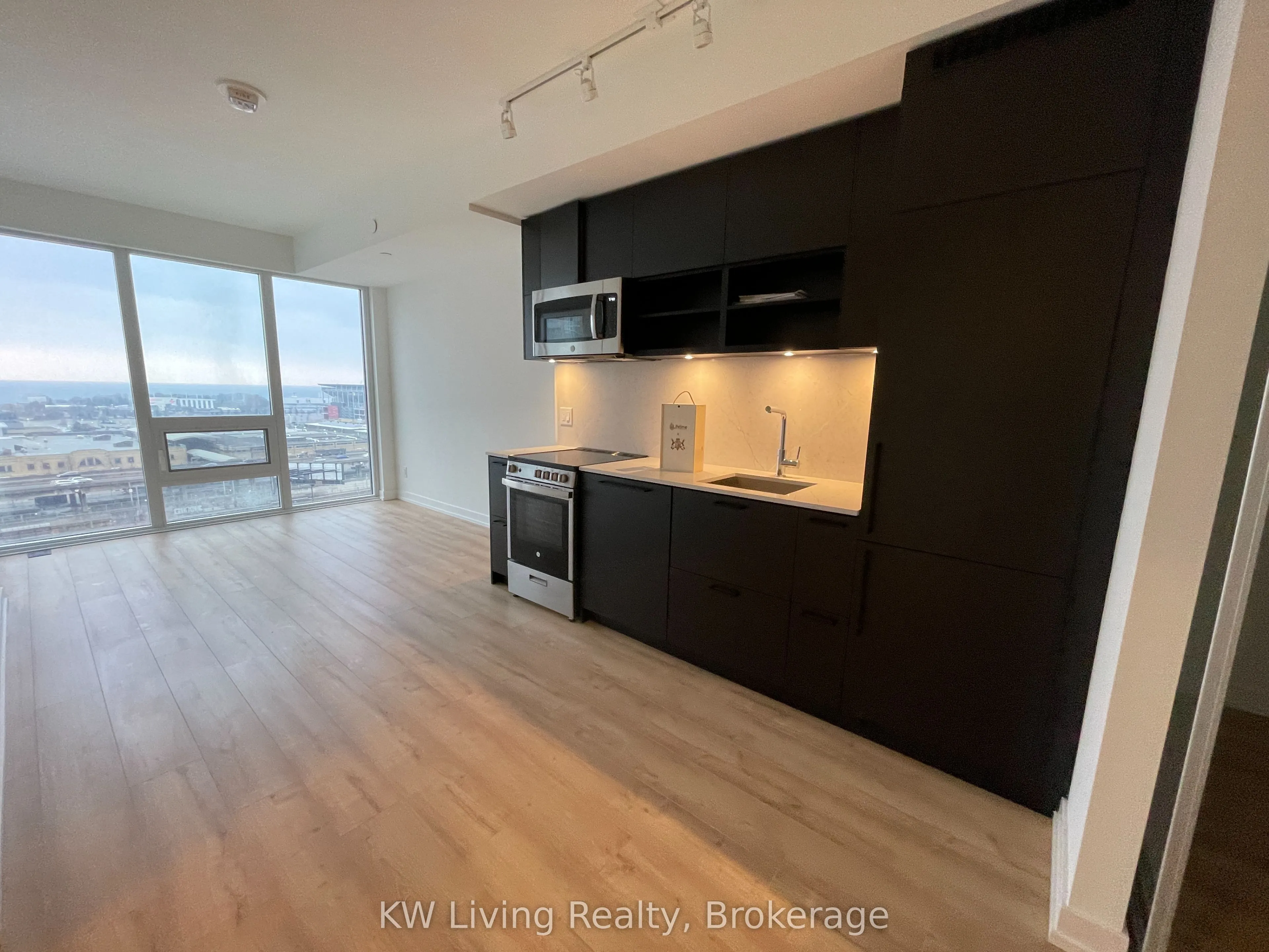 135 East Liberty Street, #902