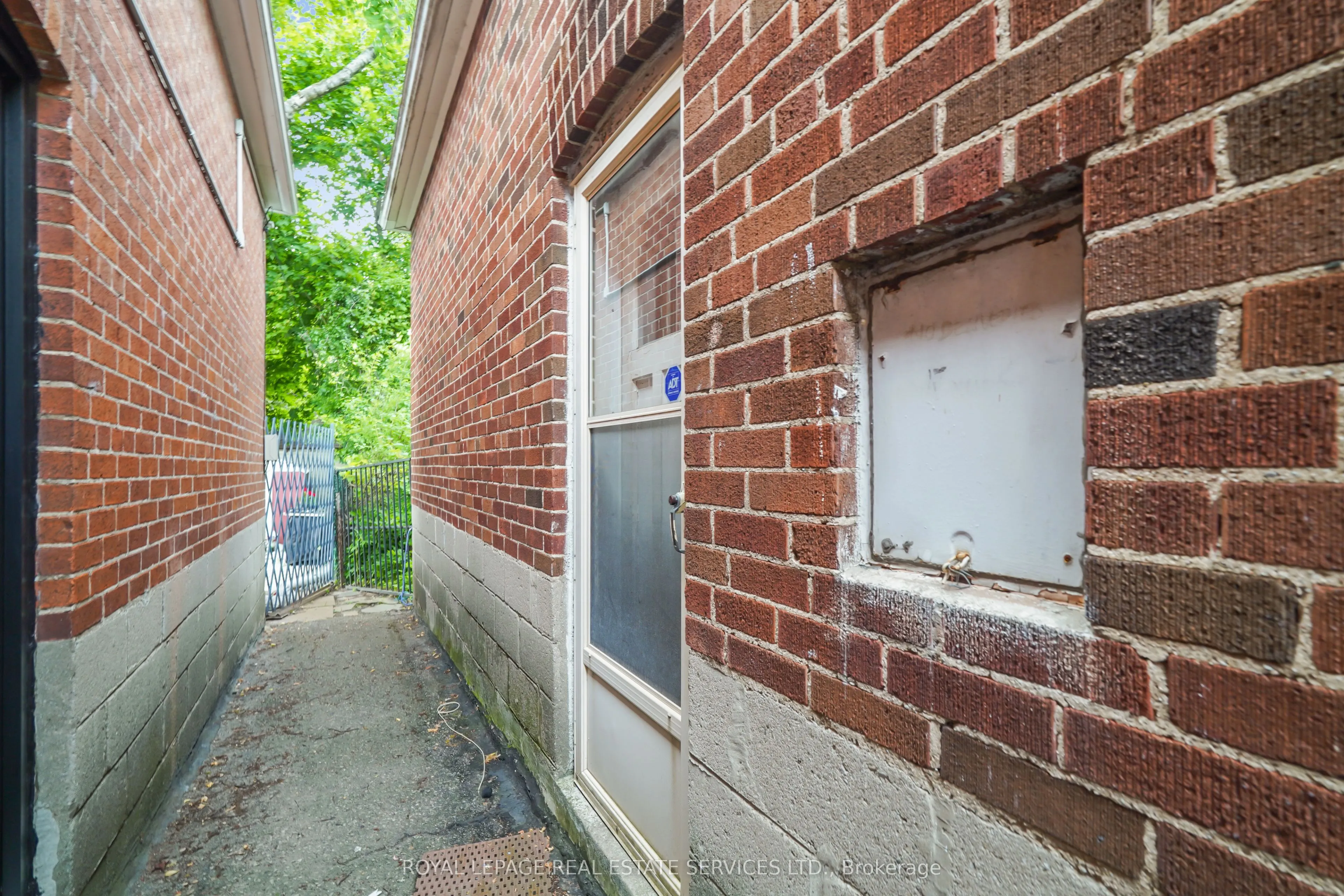 326 Lawrence Avenue W