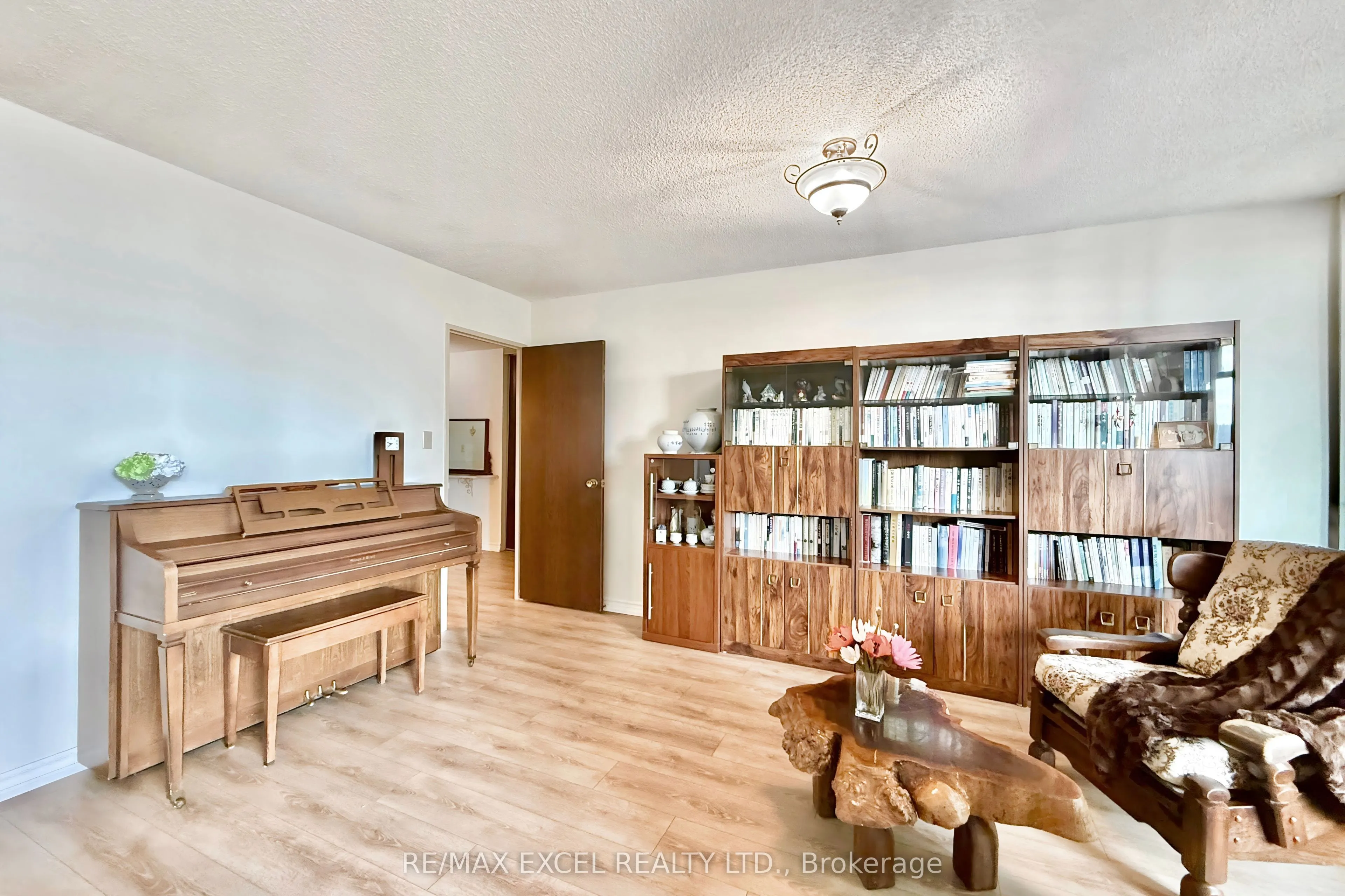 1201 Steeles Avenue W, #501