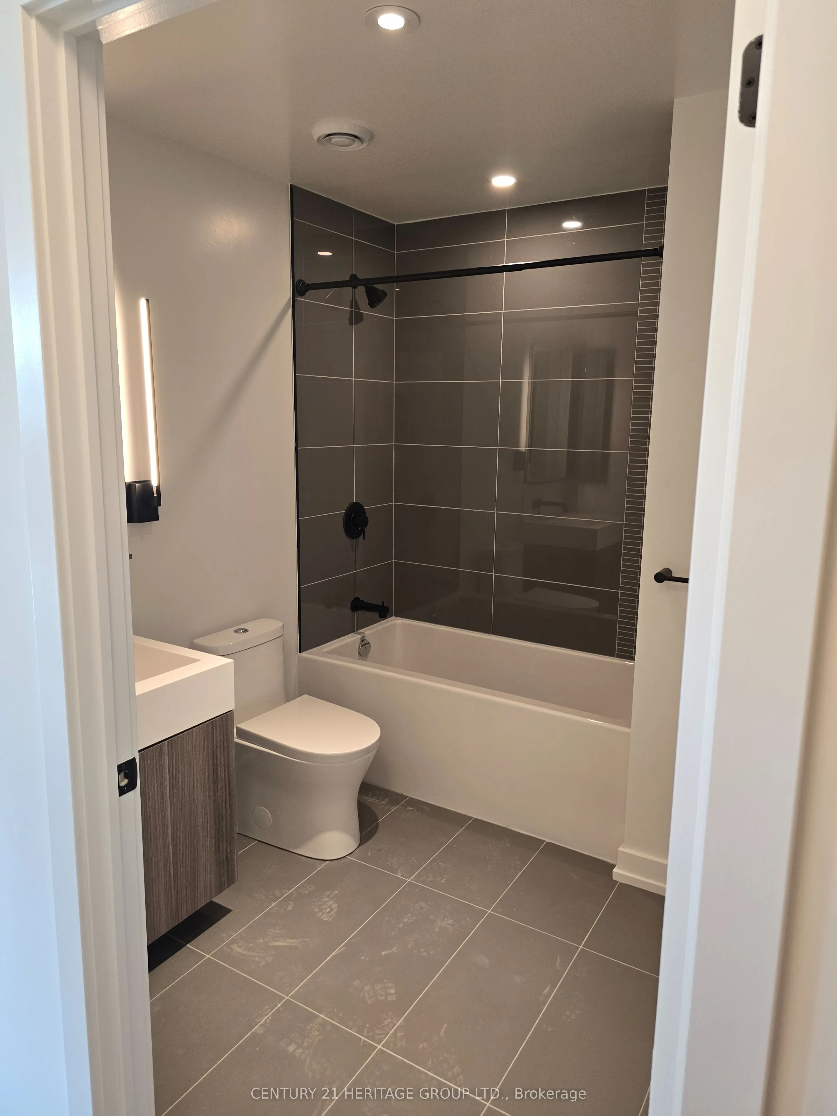 127 Broadway Avenue, #1101