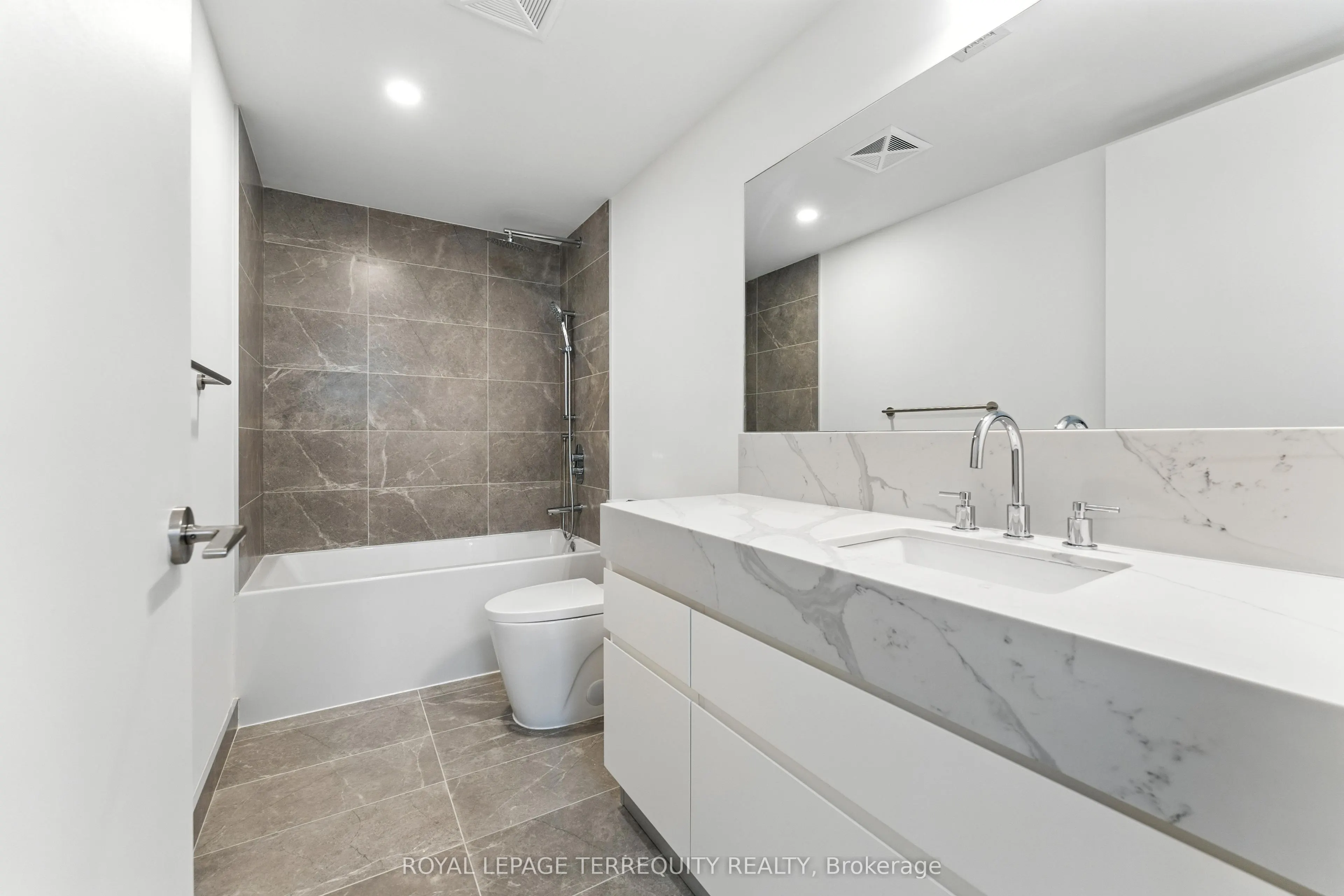 200 Keewatin Avenue, #PH05