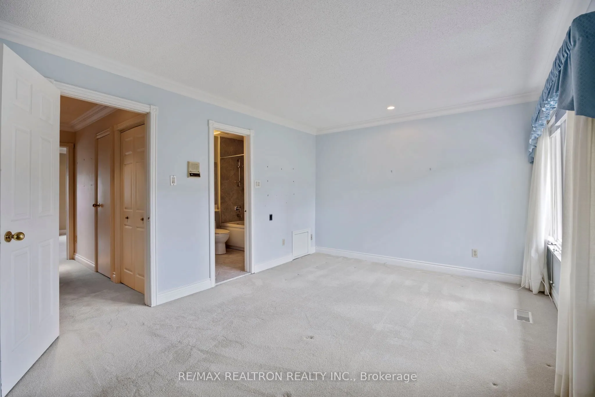 1364 Avenue Road
