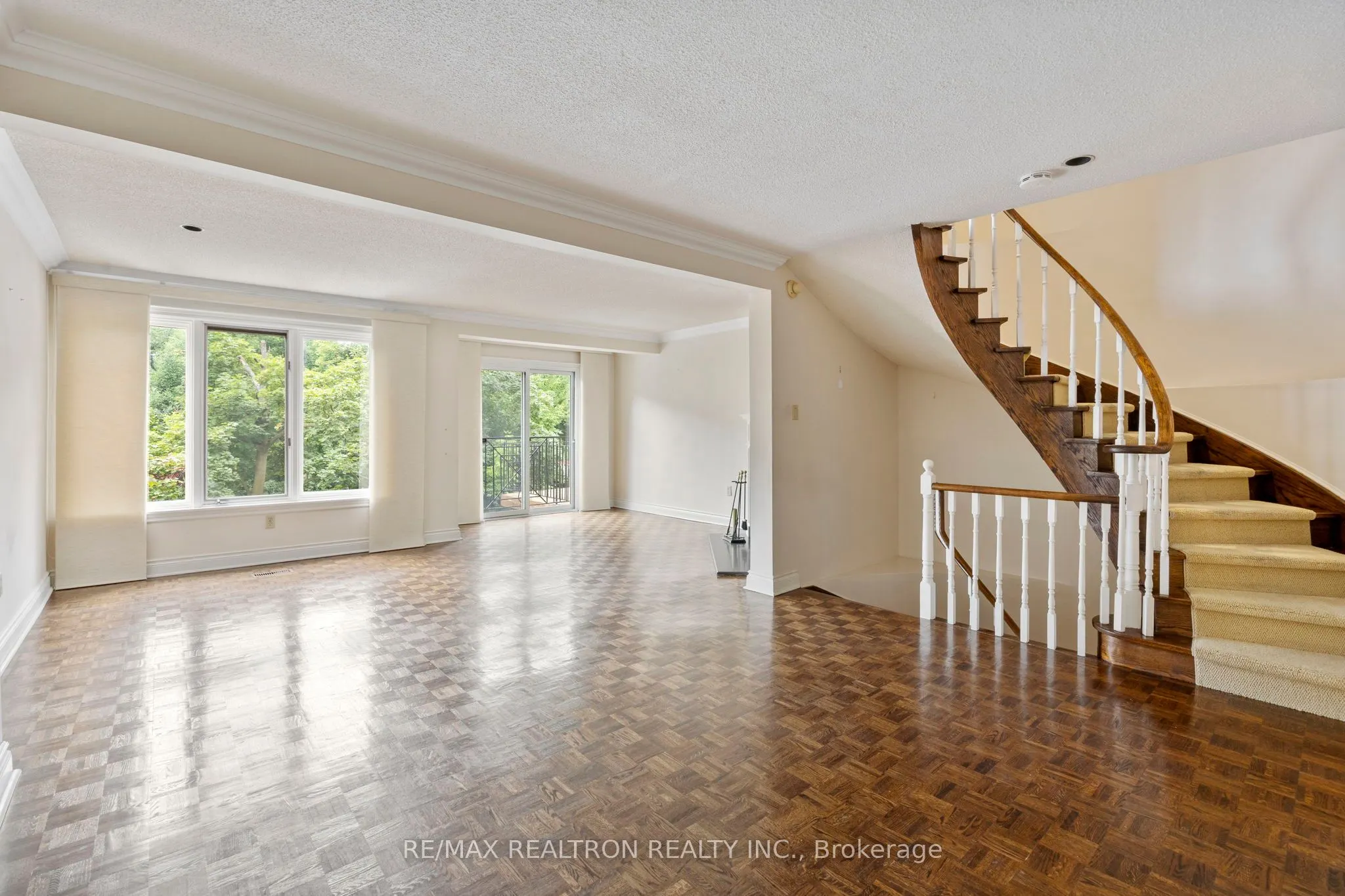 1364 Avenue Road