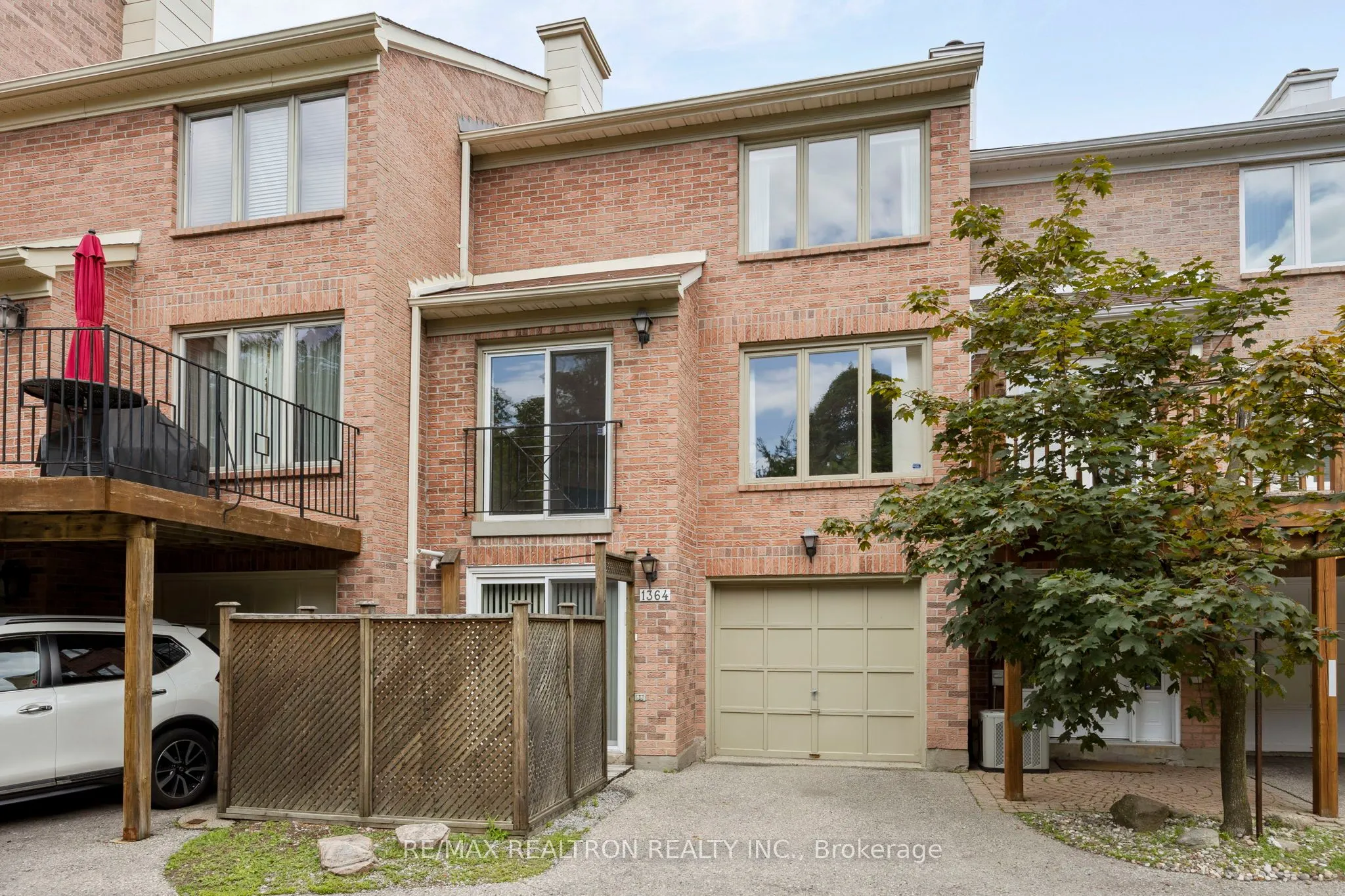 1364 Avenue Road