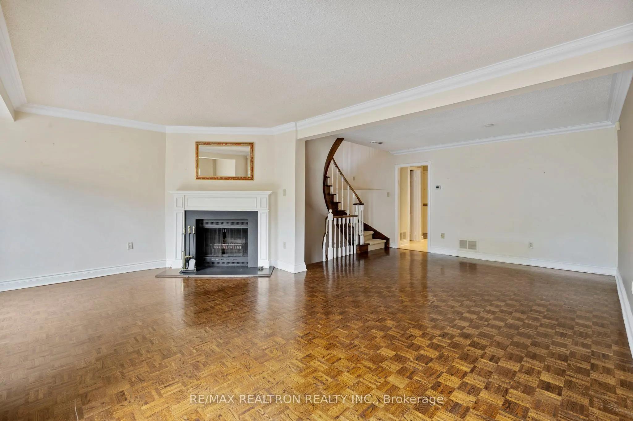 1364 Avenue Road