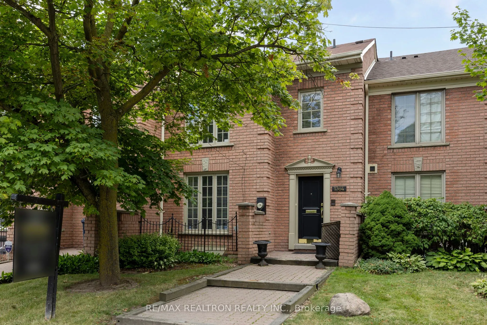 1364 Avenue Road
