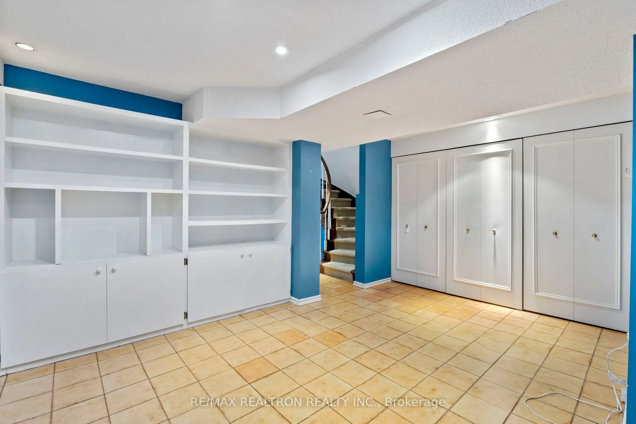 1364 Avenue Road