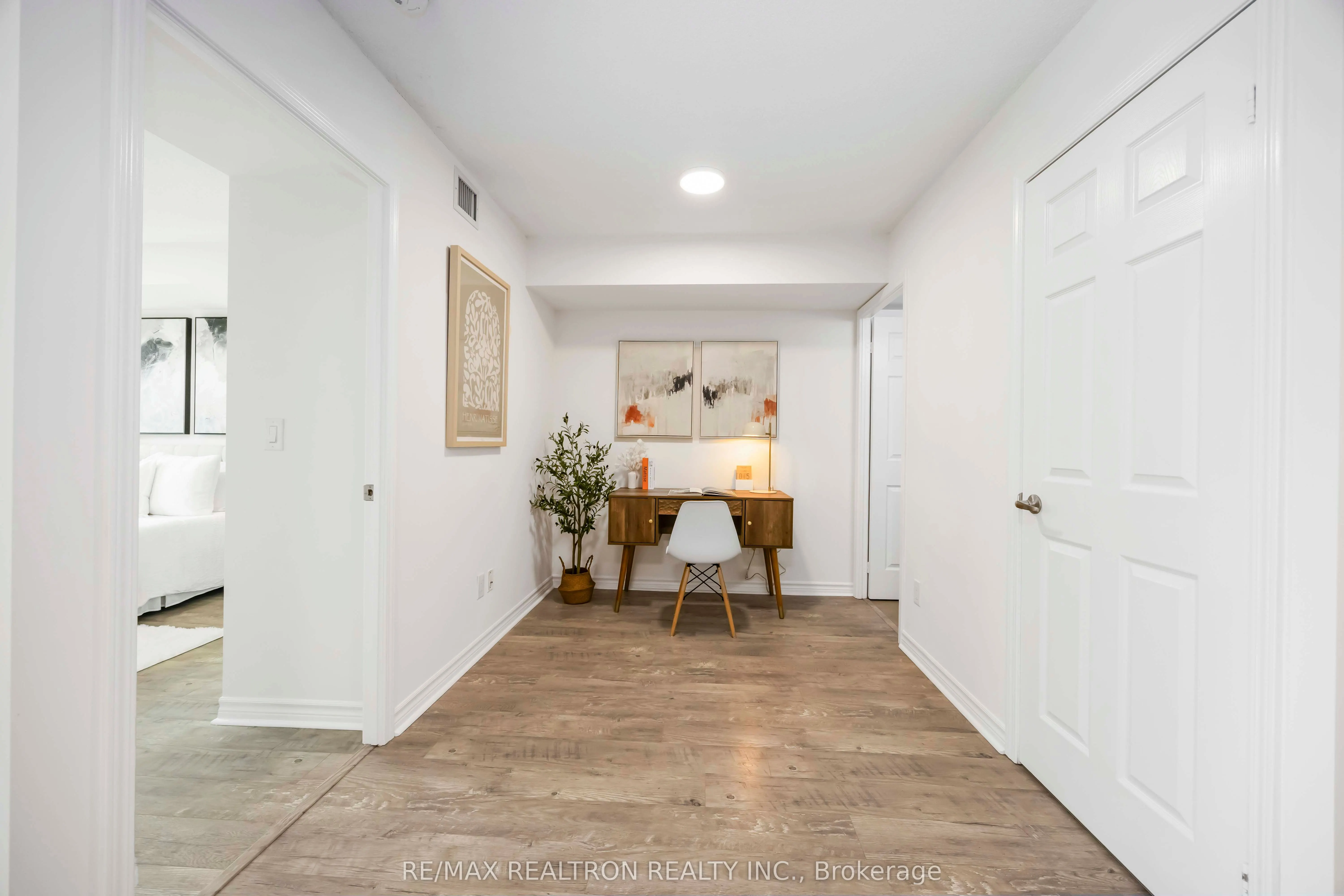 25 Lower Simcoe Street, #525