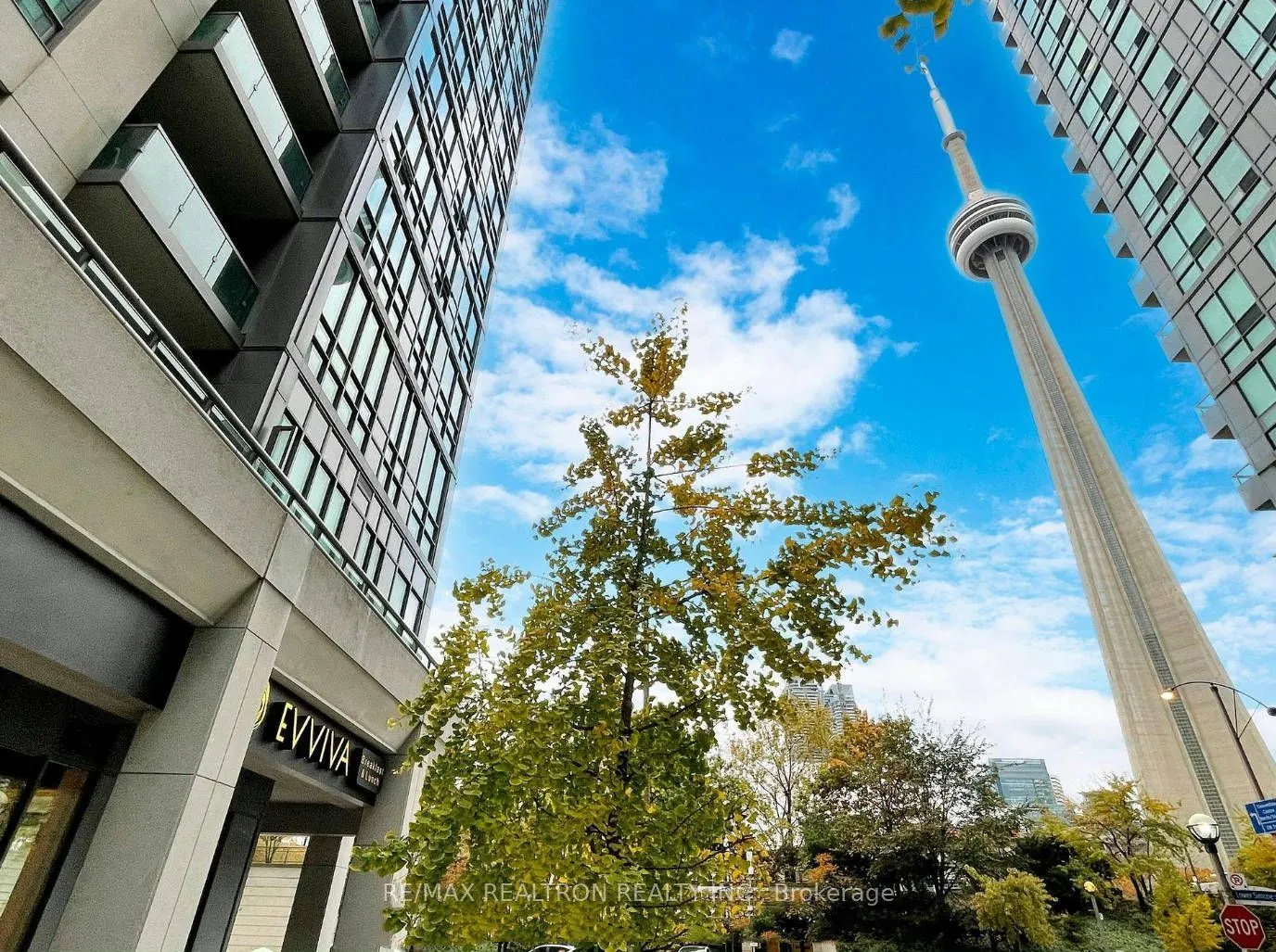 25 Lower Simcoe Street, #525
