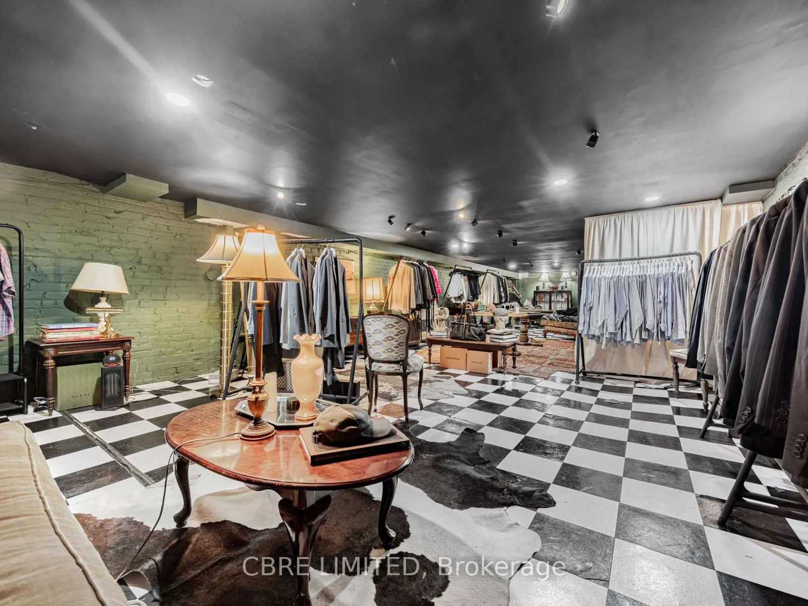 662 Queen Street W