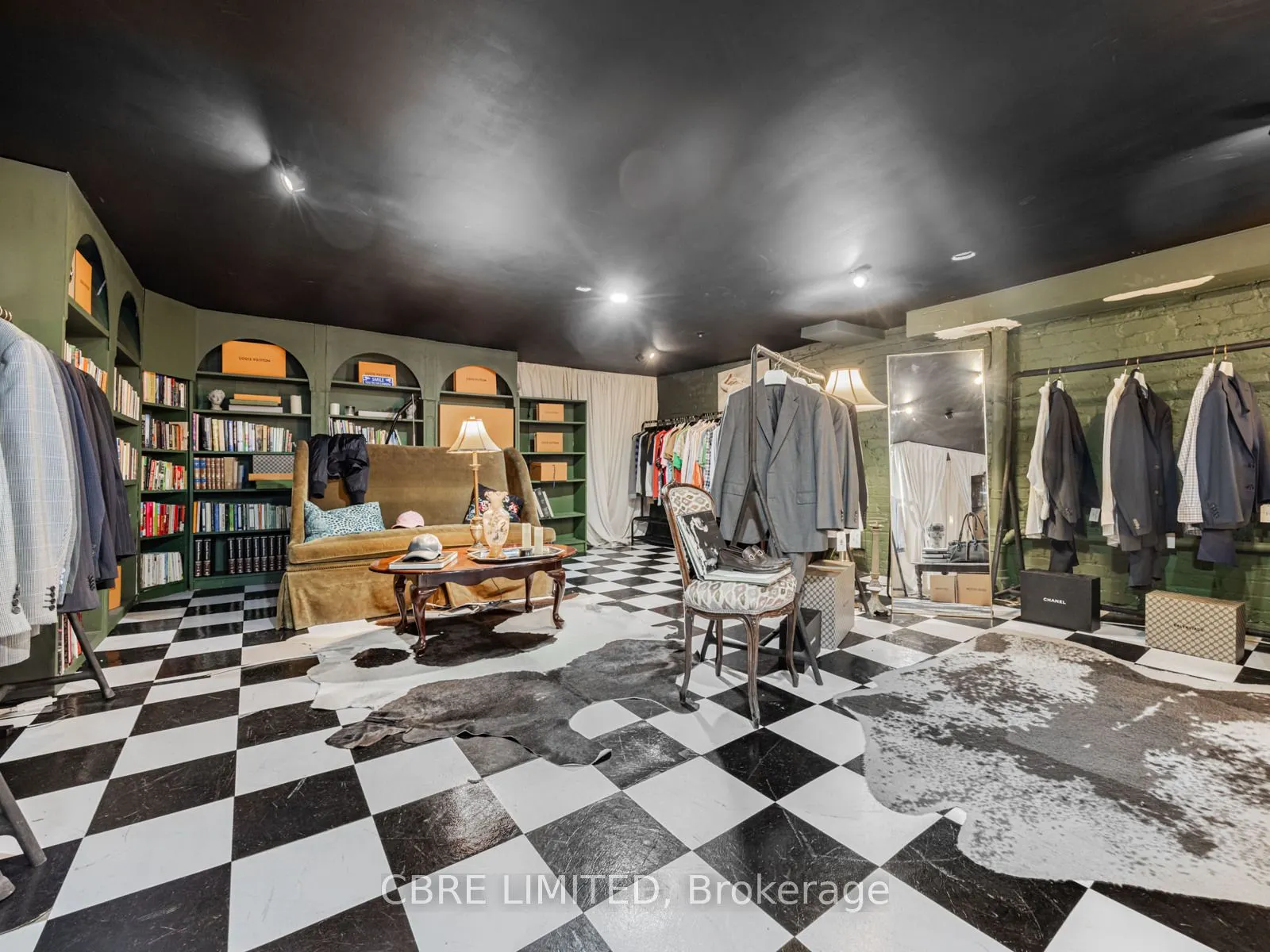 662 Queen Street W