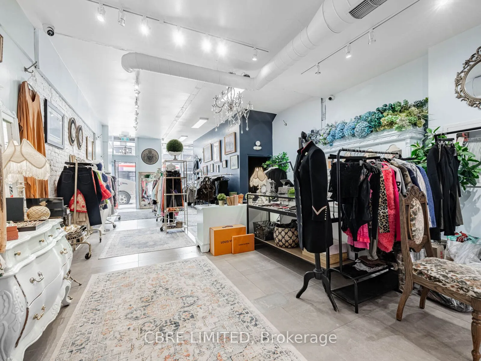 662 Queen Street W