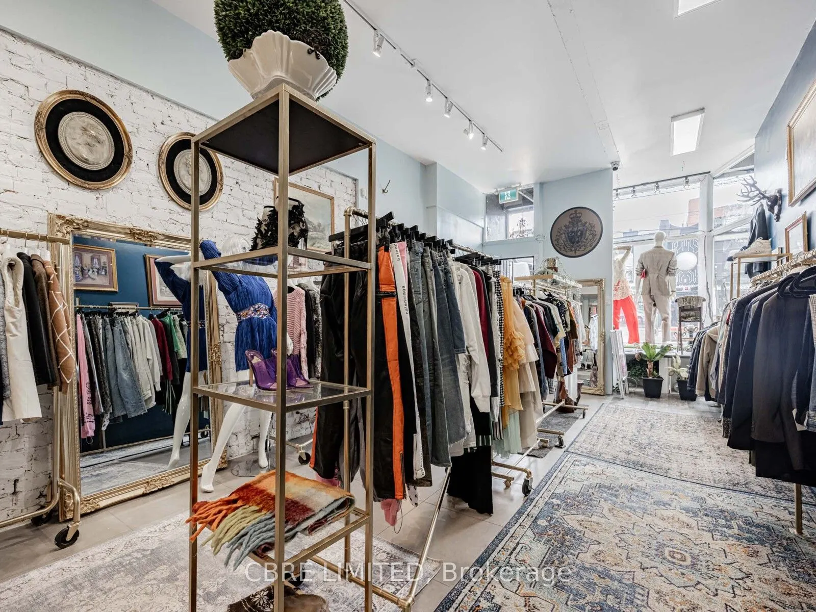 662 Queen Street W