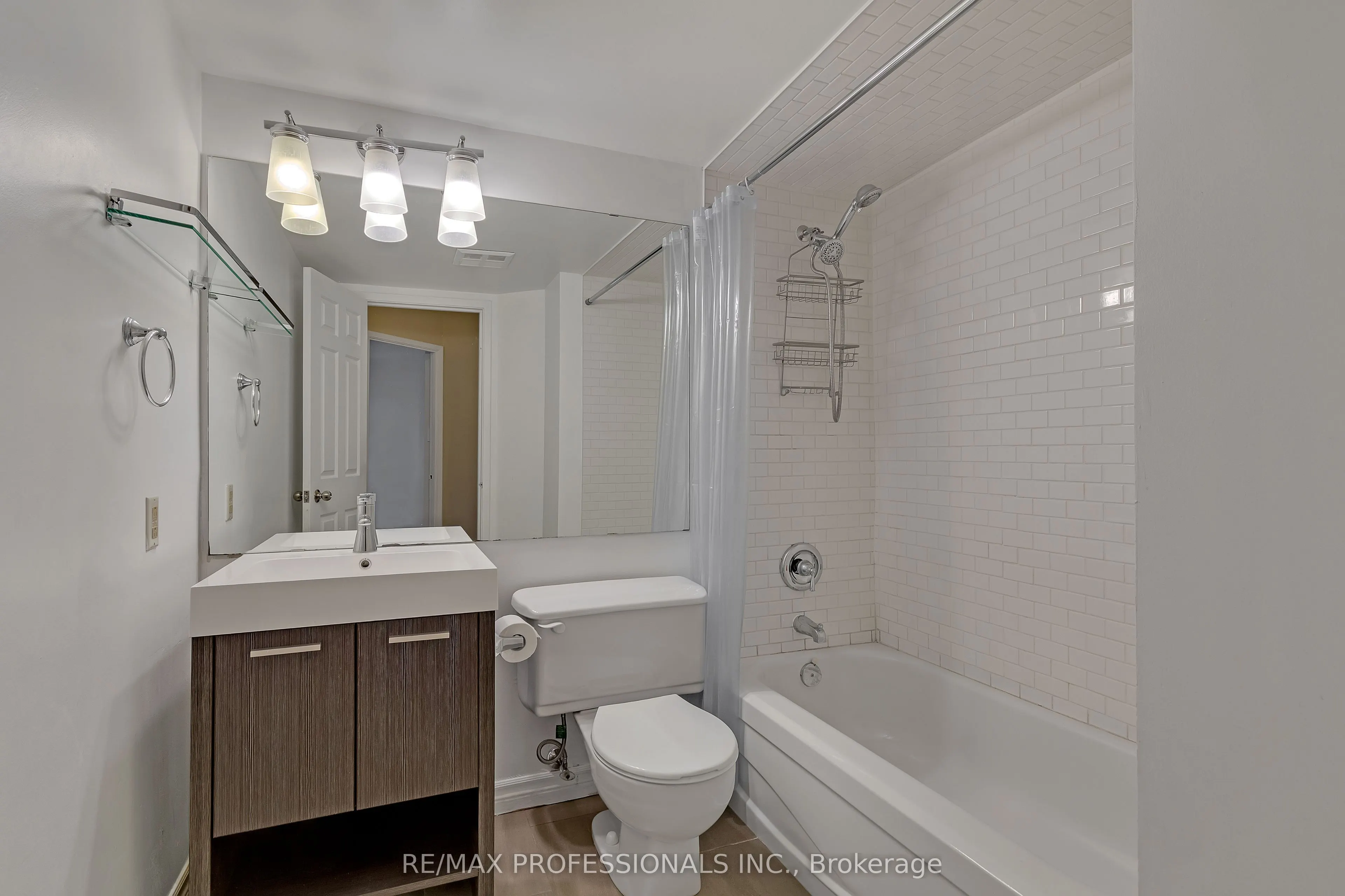 717 Bay Street #702