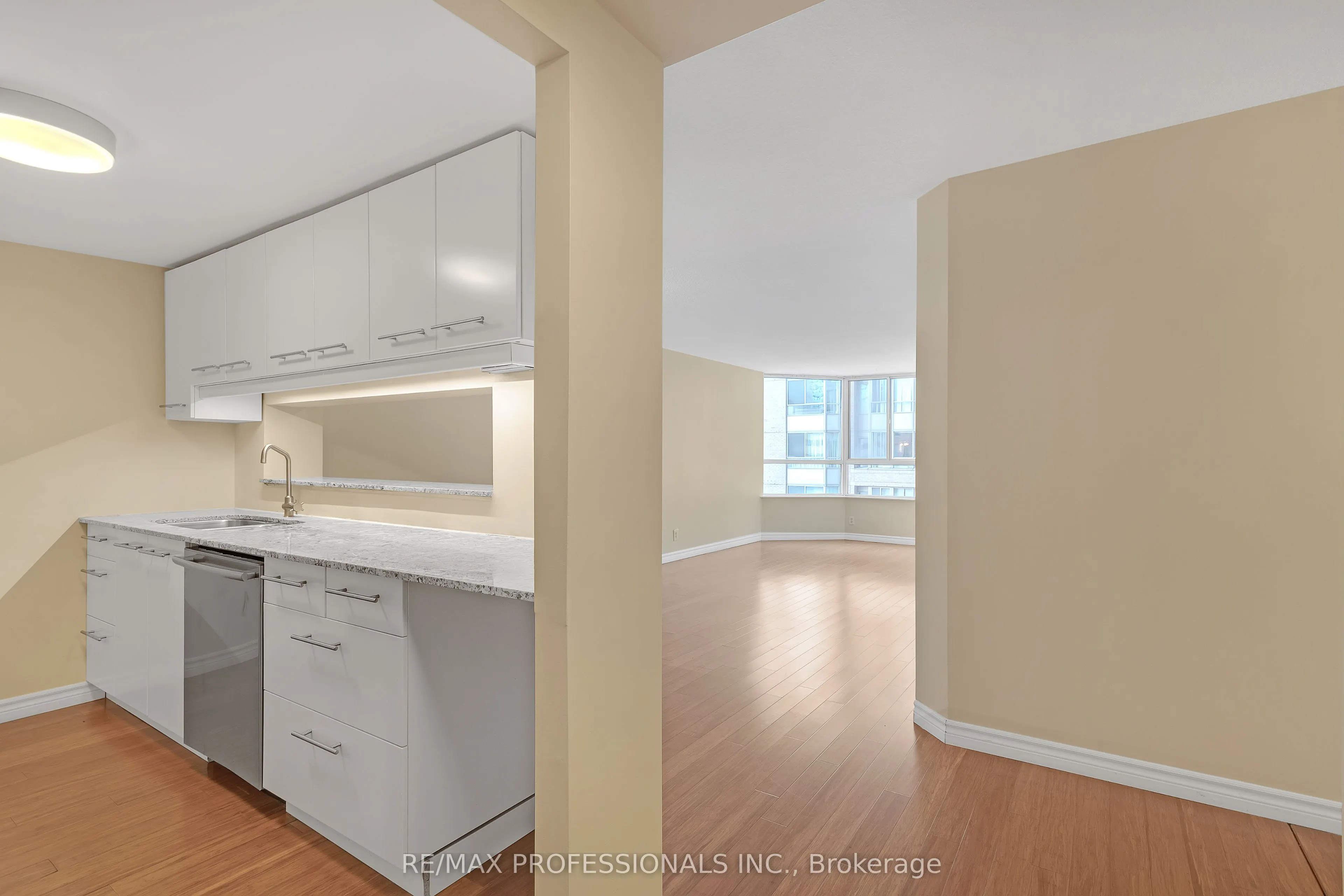 717 Bay Street #702