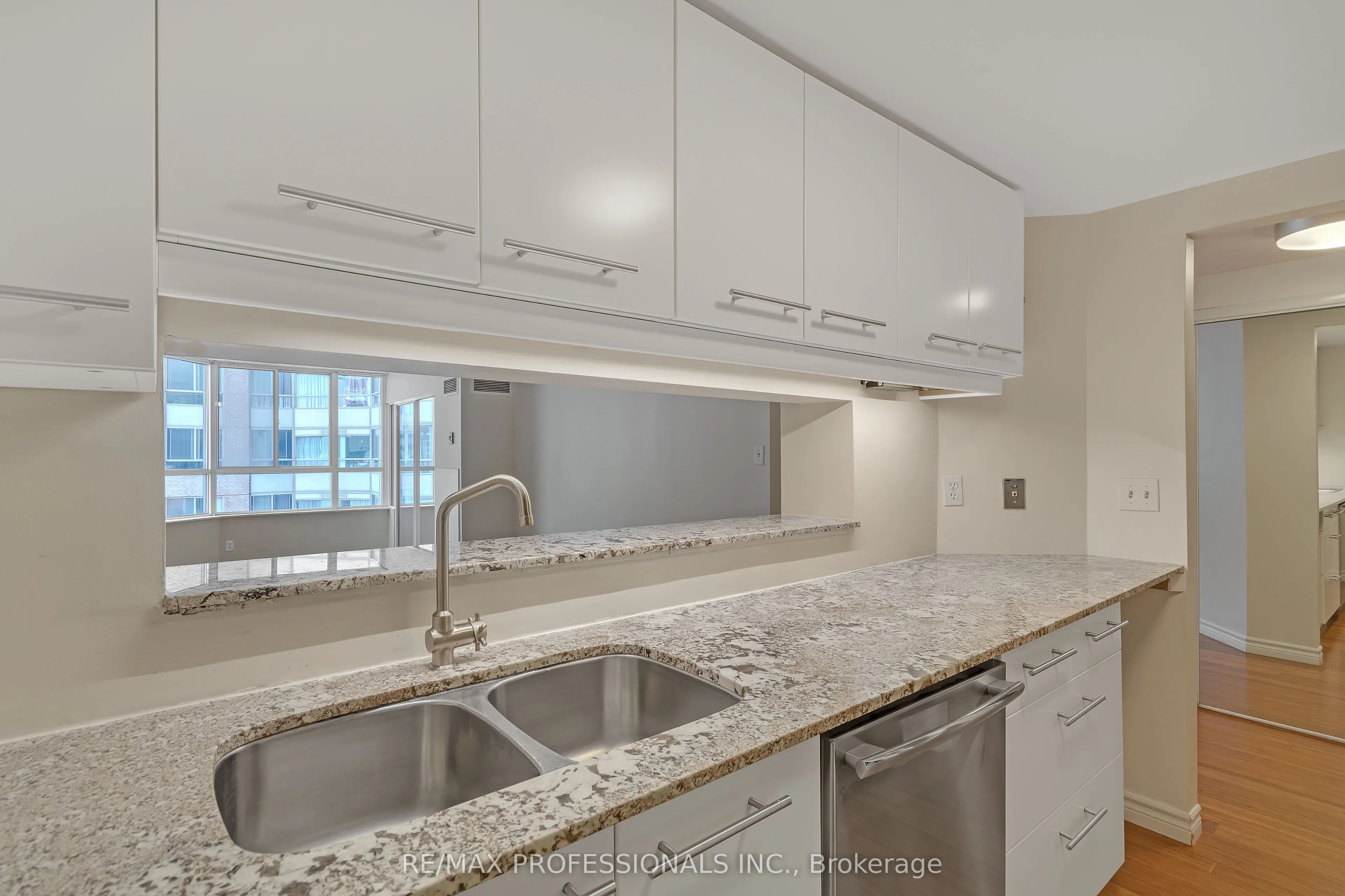 717 Bay Street #702
