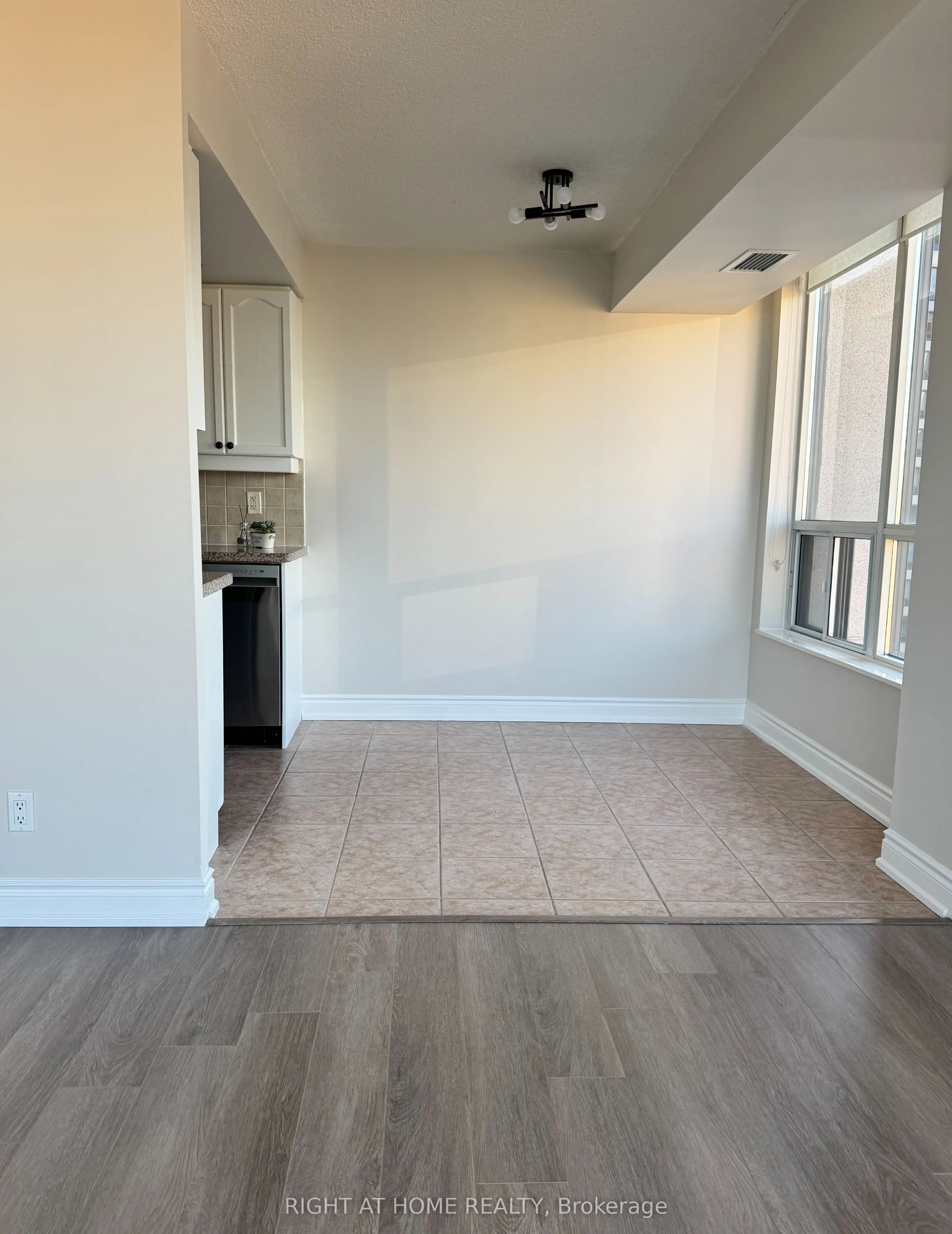 10 NORTHTOWN Way, #2112