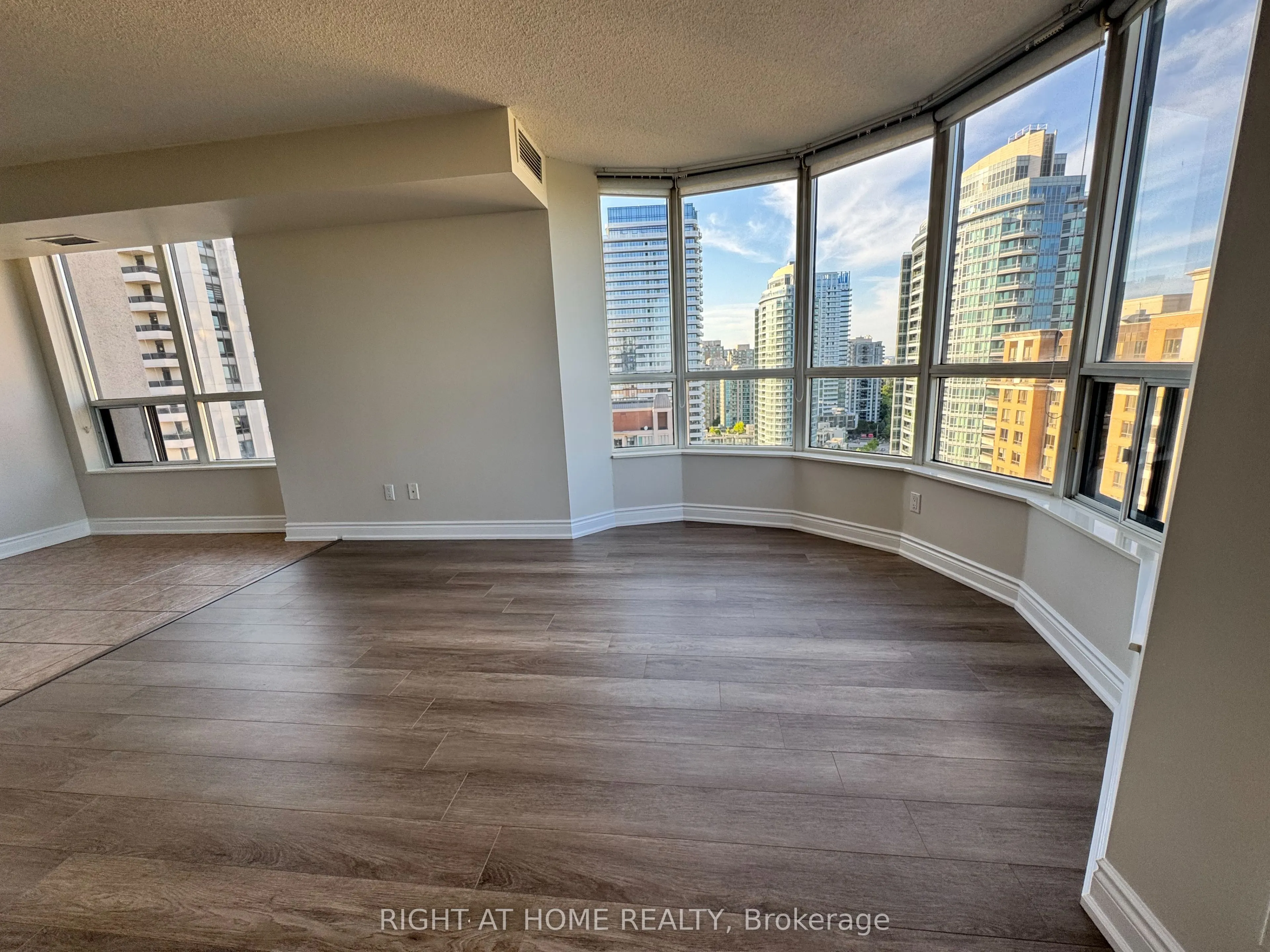 10 NORTHTOWN Way, #2112