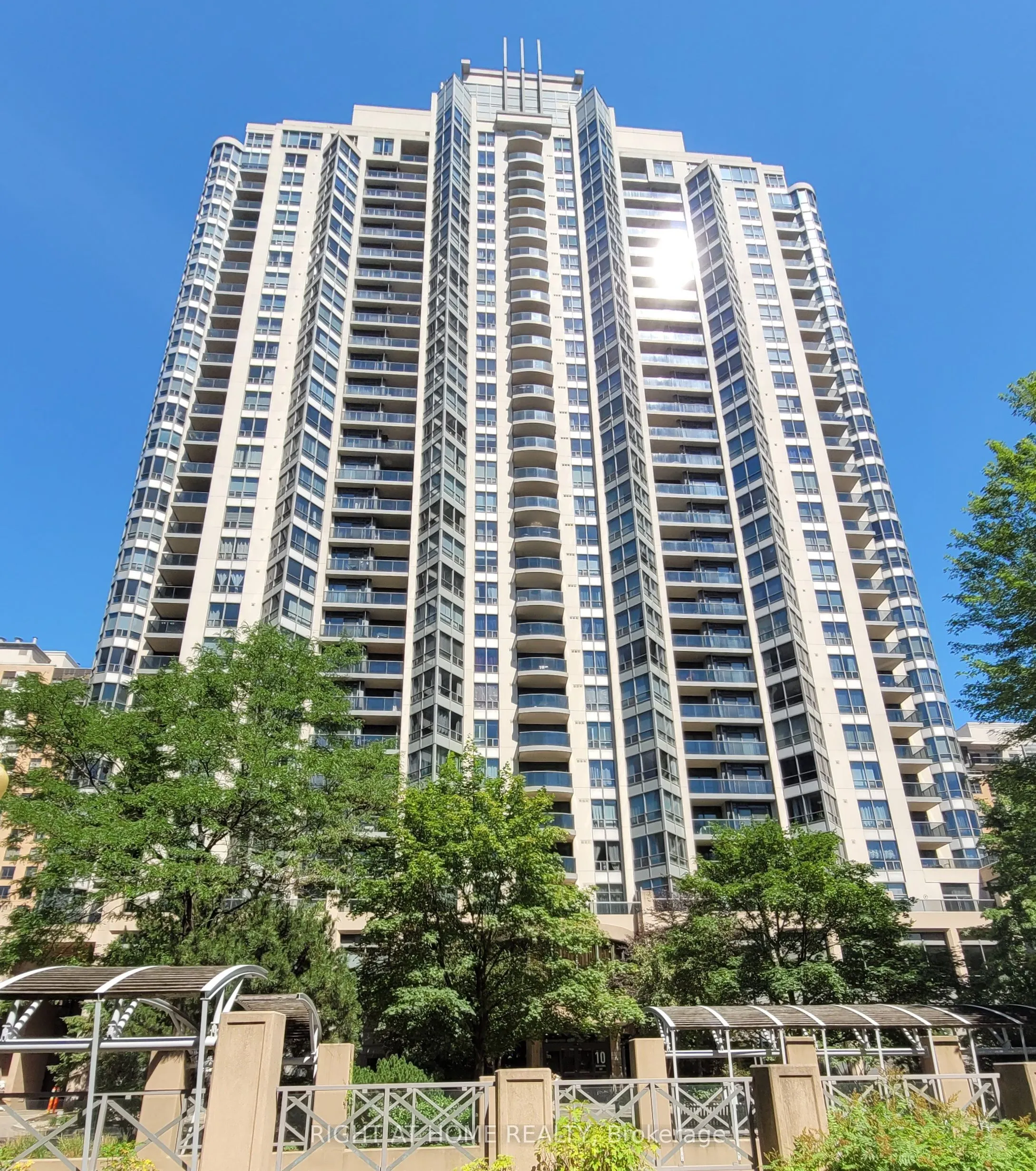 10 NORTHTOWN Way, #2112