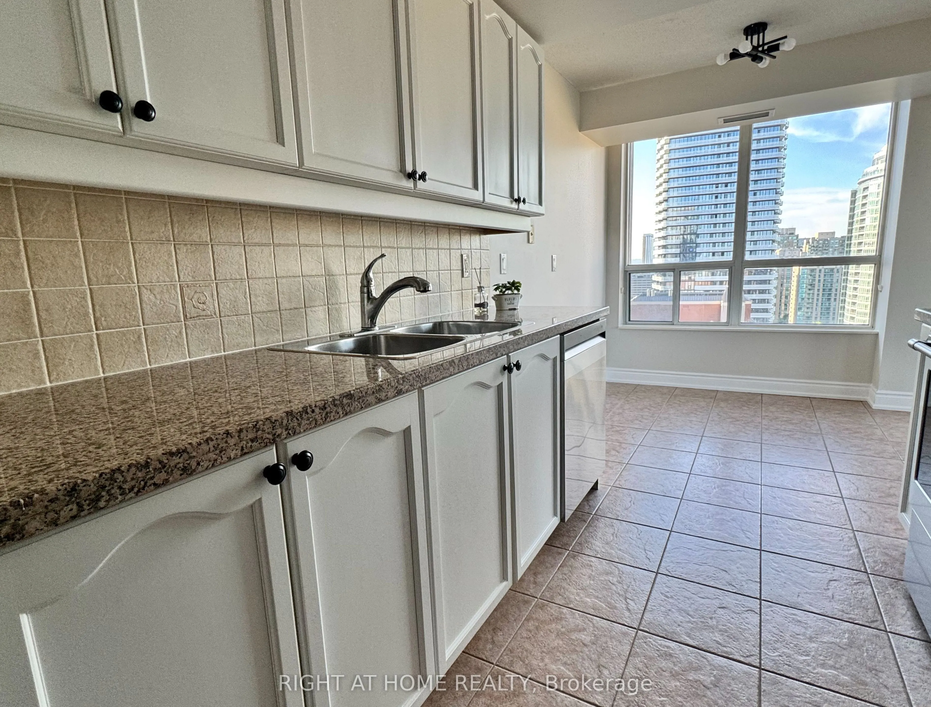 10 NORTHTOWN Way, #2112