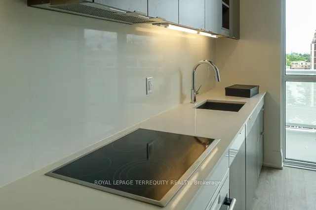 101 Erskine Avenue, #806