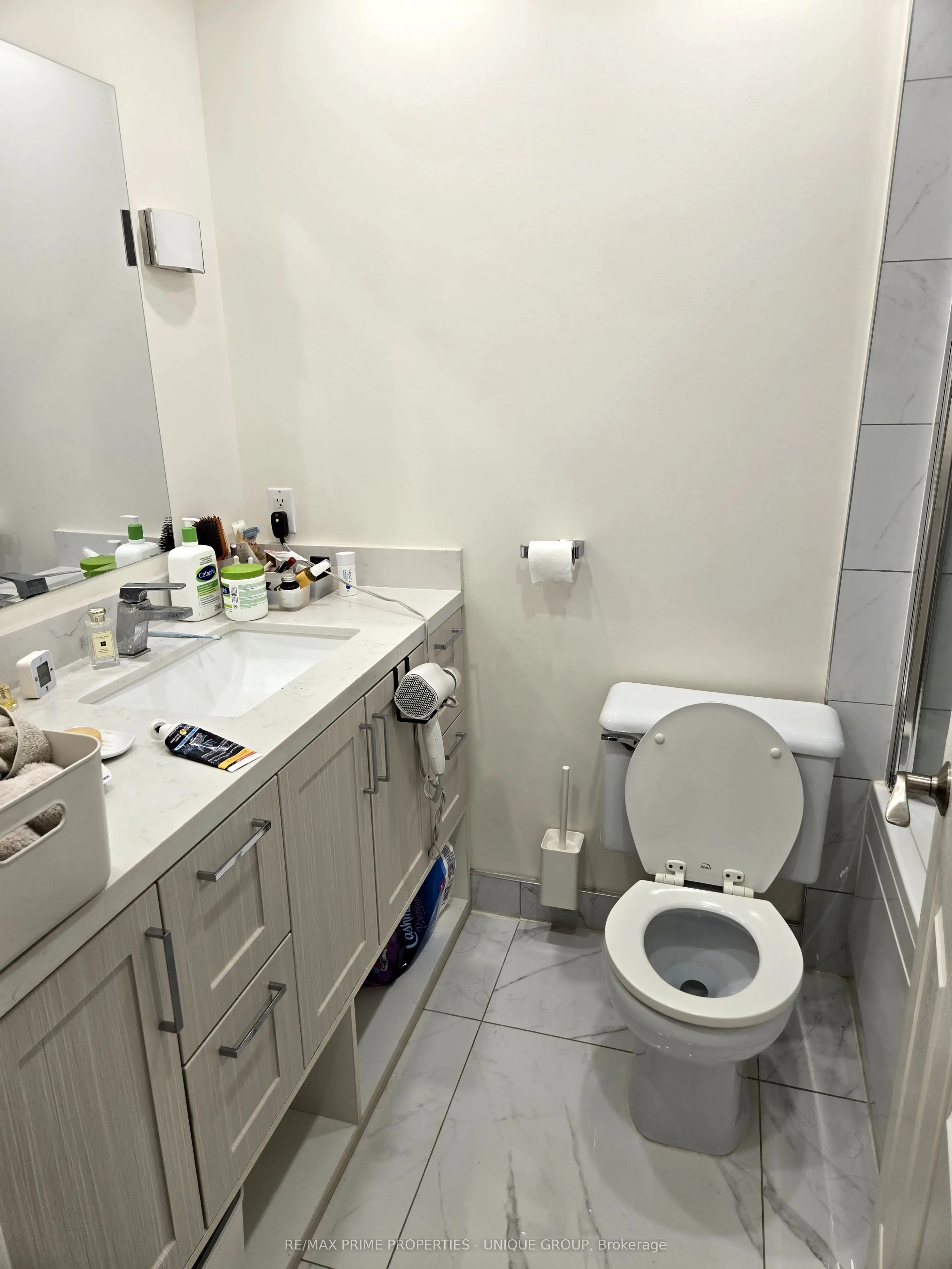 1231 Yonge Street, #208