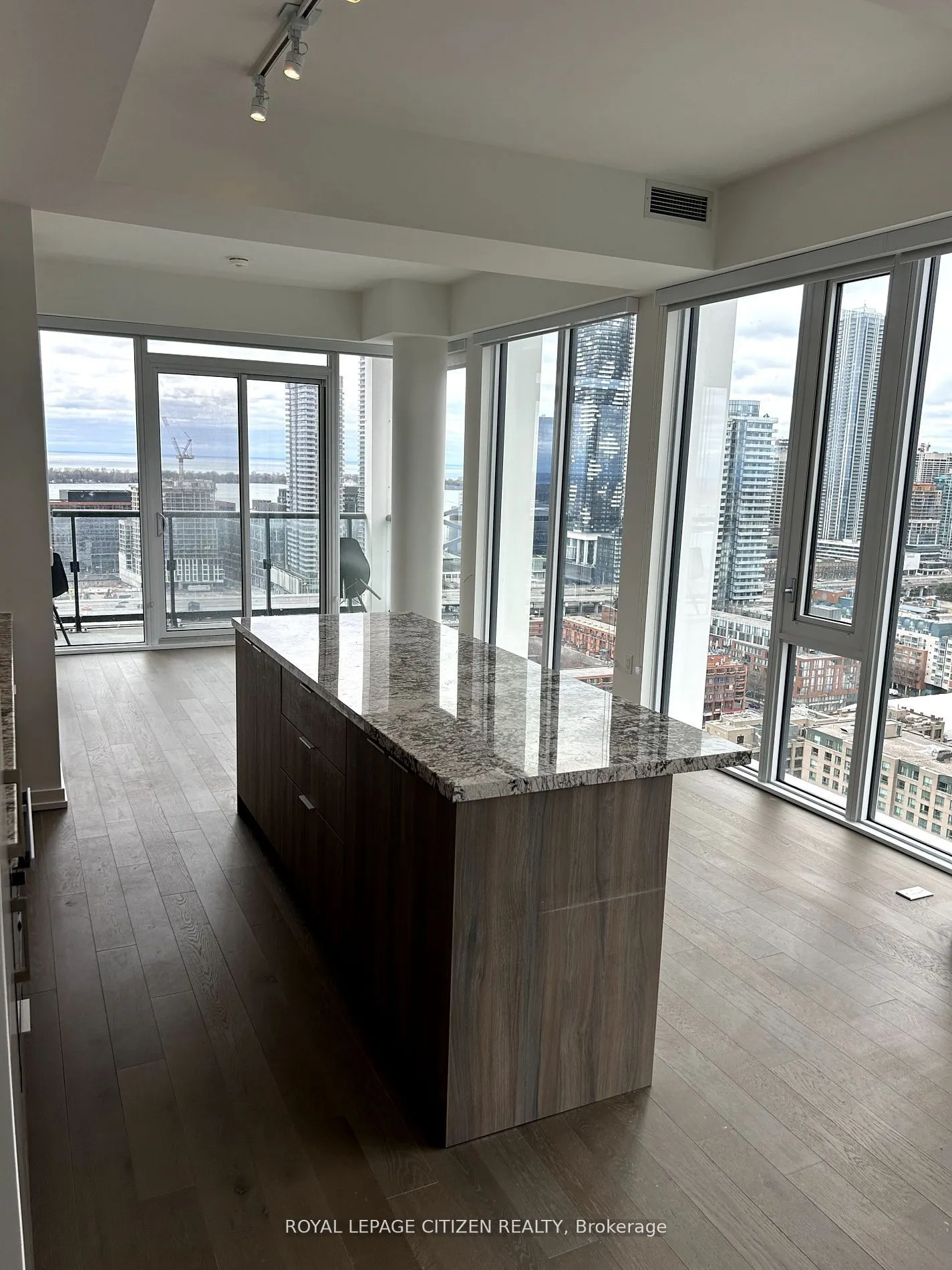 158 Front St Street E, #2501
