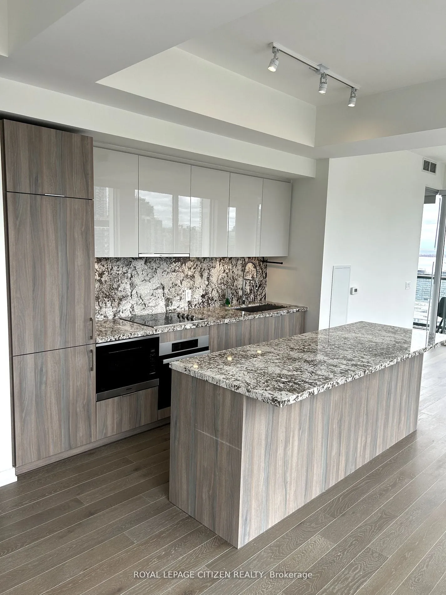 158 Front St Street E, #2501