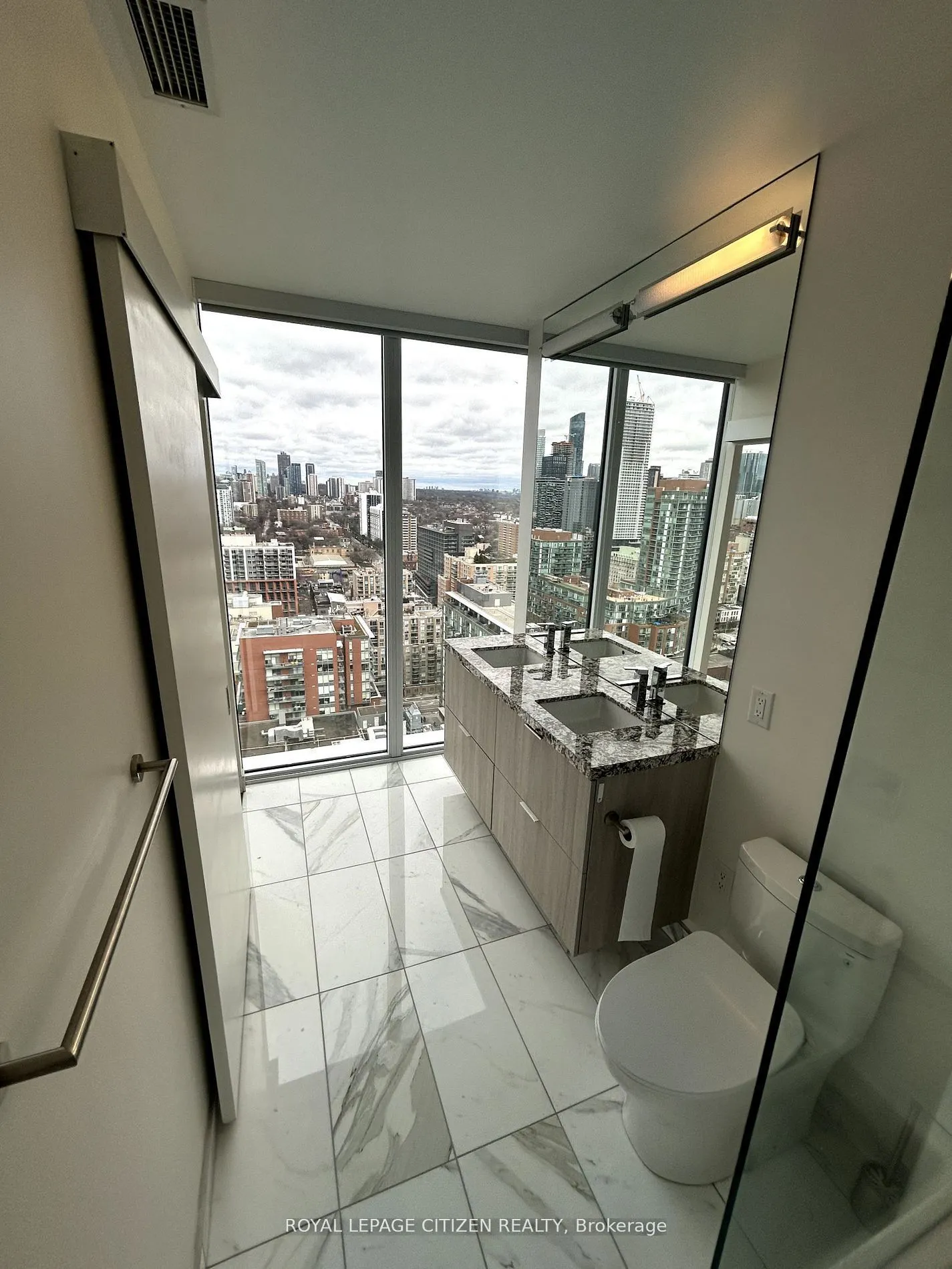 158 Front St Street E, #2501