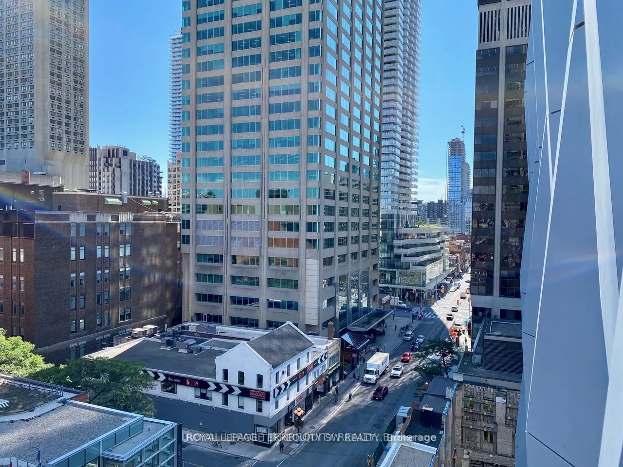 1 Yorkville Avenue, #809