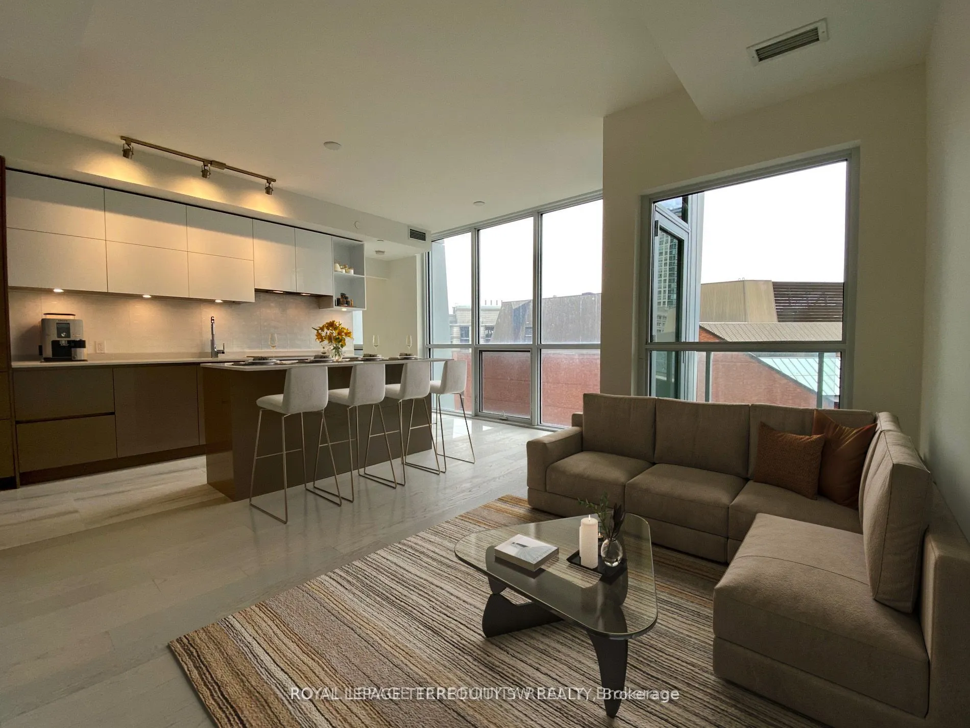 1 Yorkville Avenue, #809