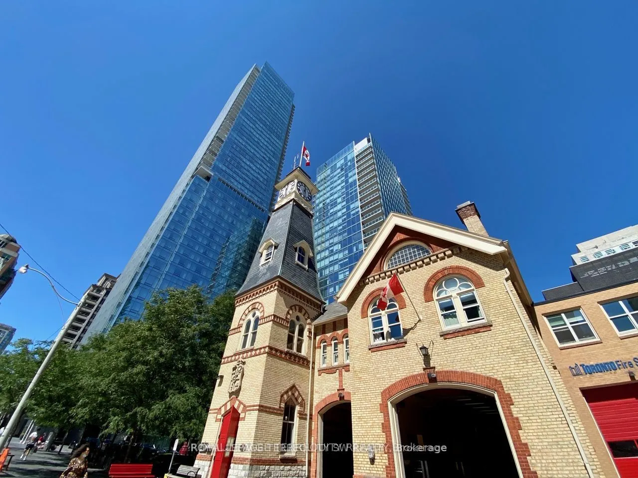 1 Yorkville Avenue, #809