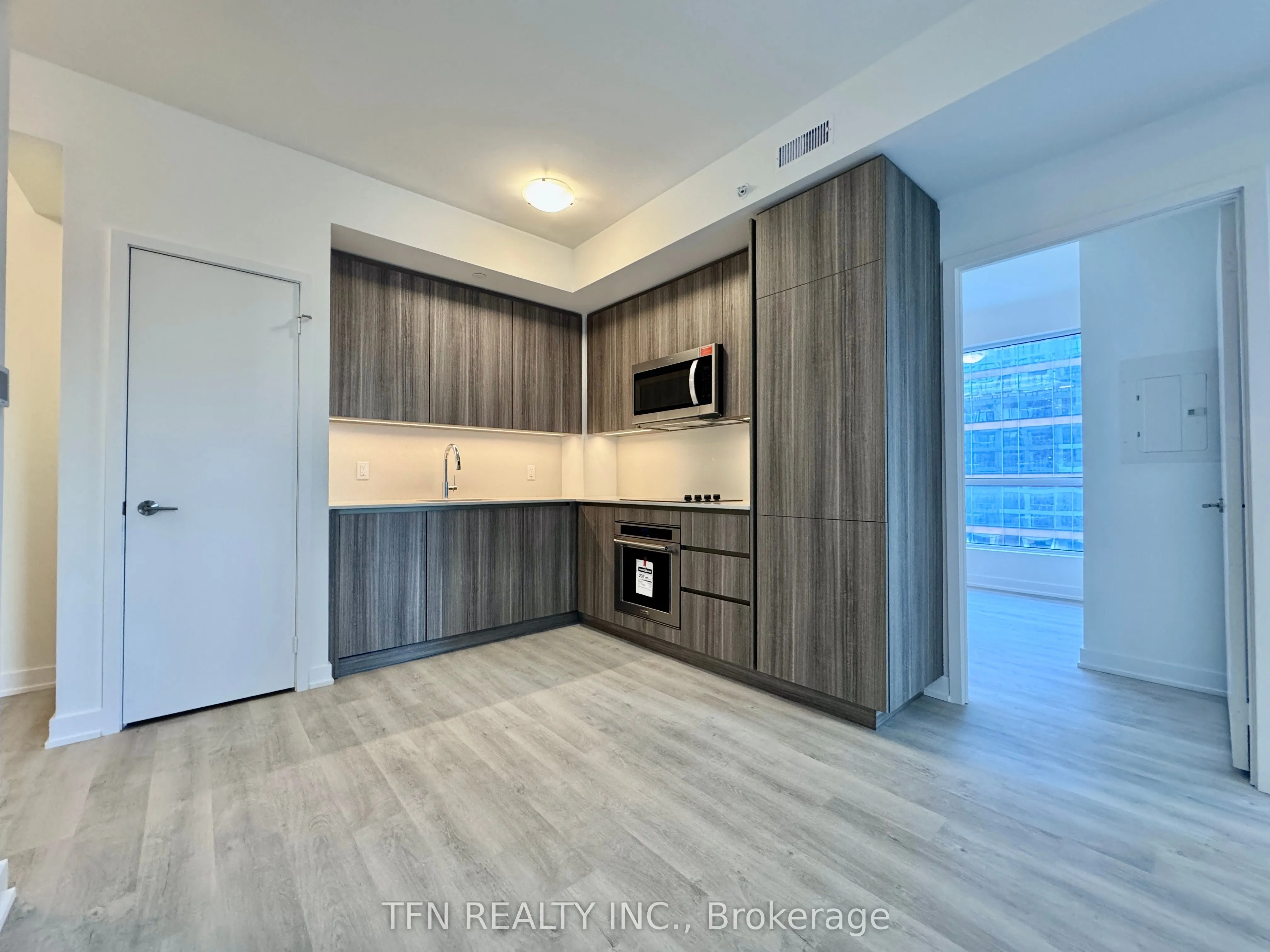 15 Richardson Street, #823