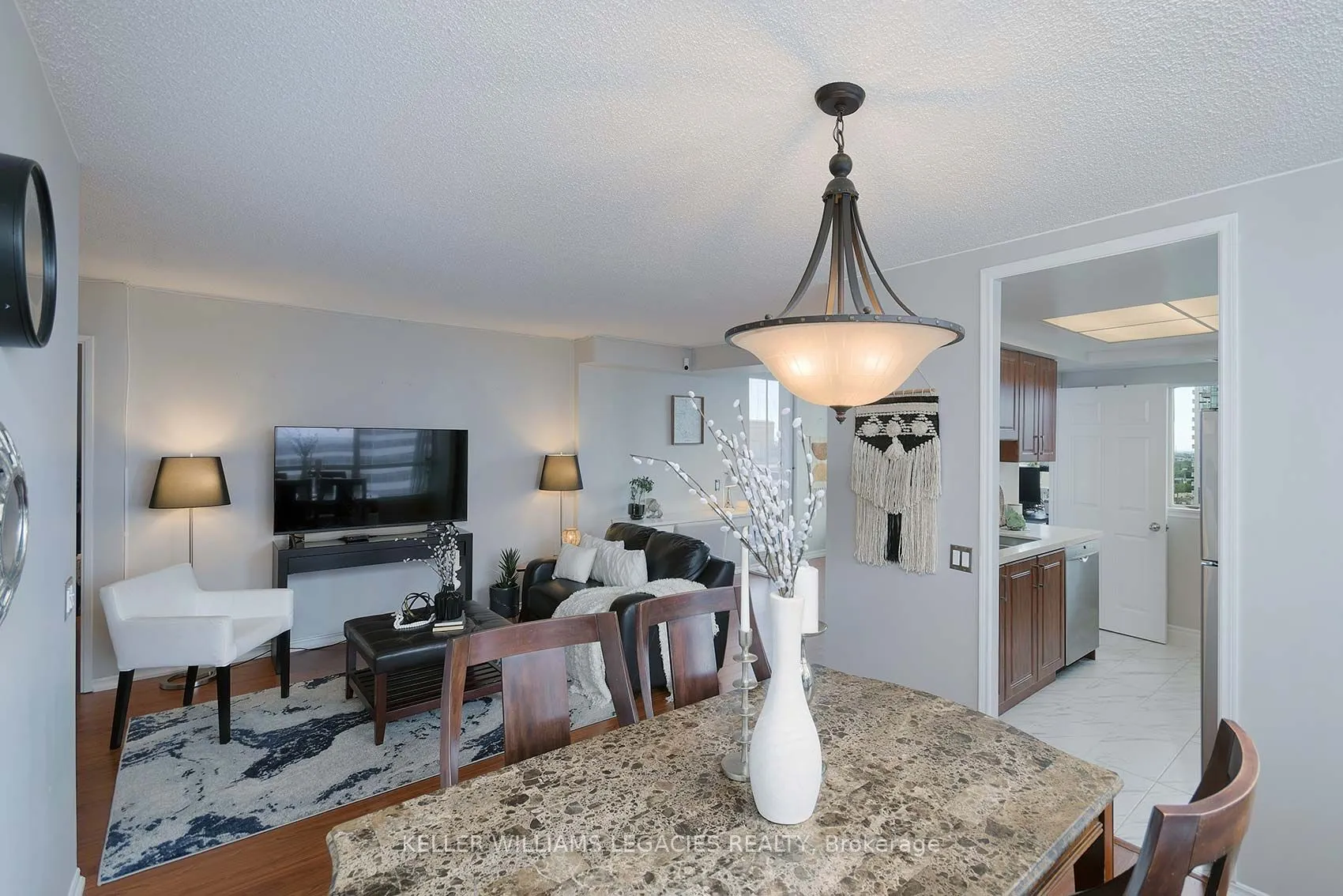7 Bishop Avenue, #1601