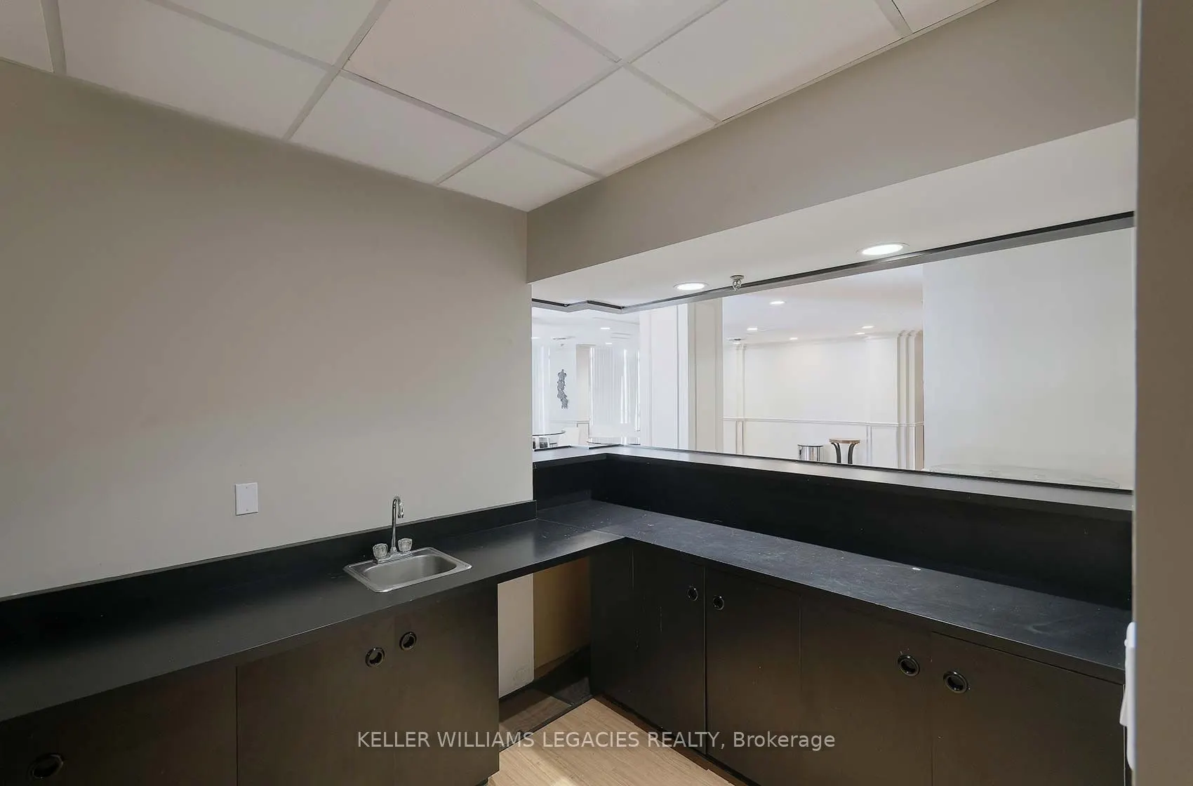 7 Bishop Avenue, #1601