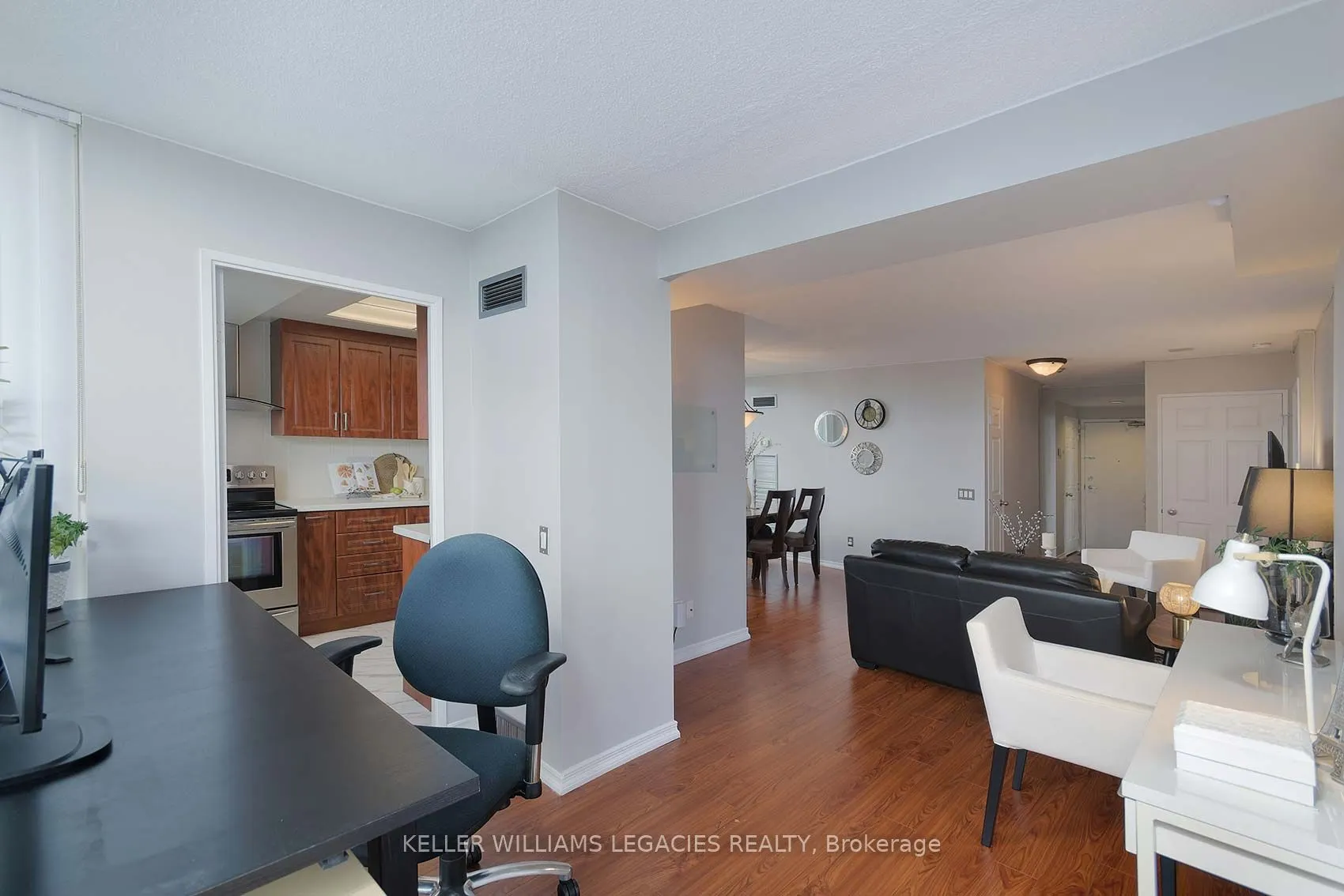 7 Bishop Avenue, #1601