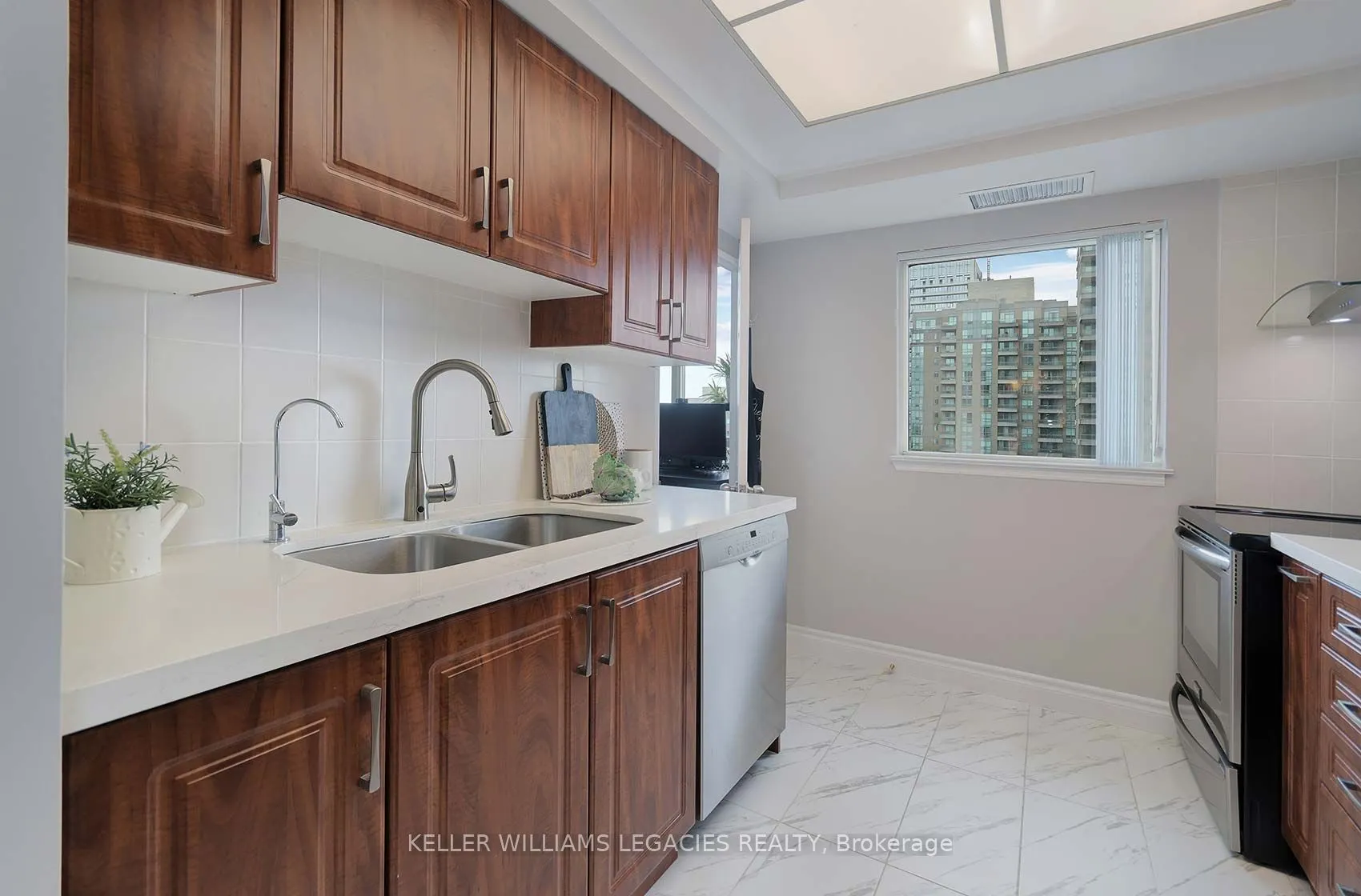 7 Bishop Avenue, #1601