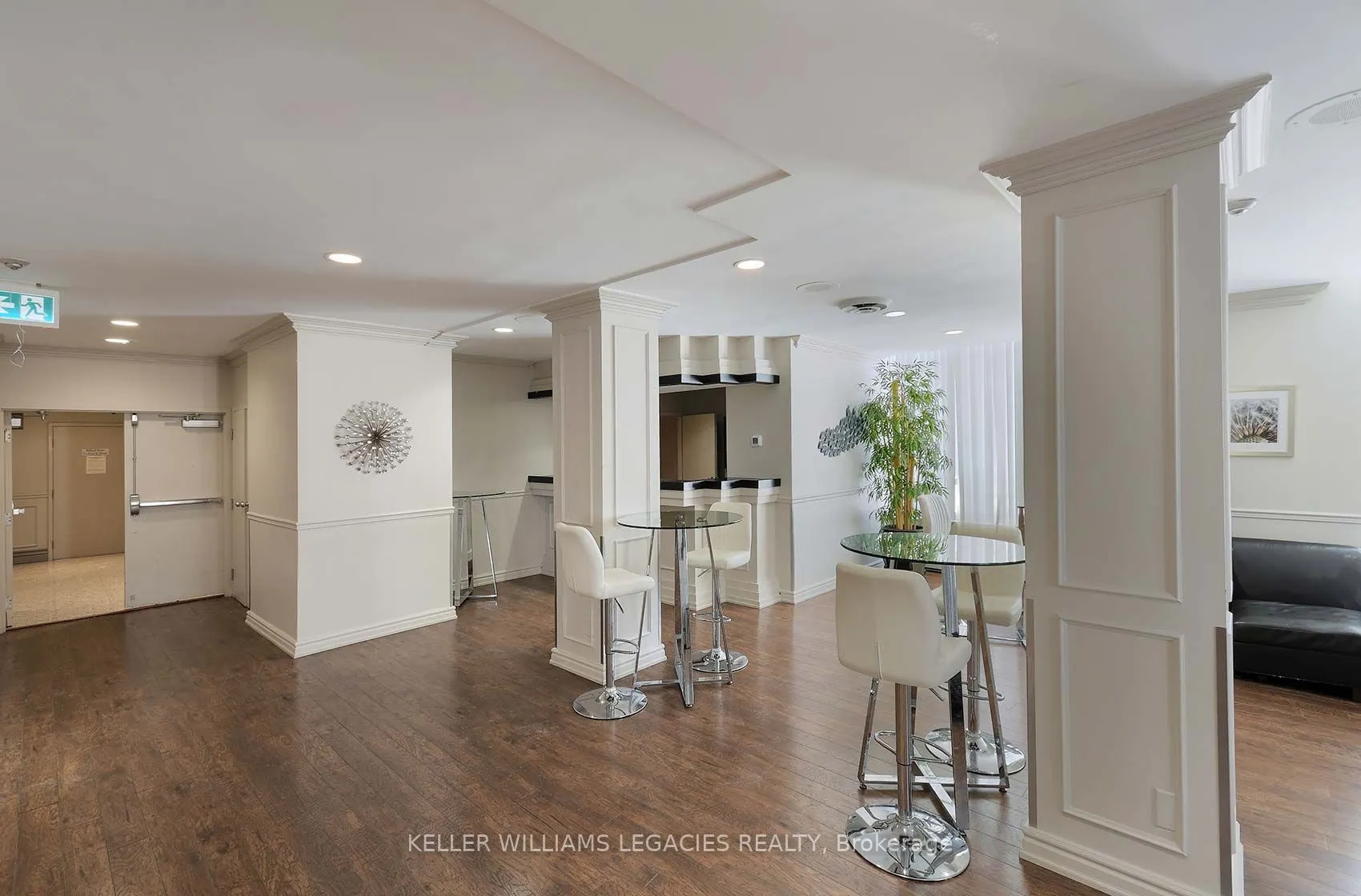 7 Bishop Avenue, #1601