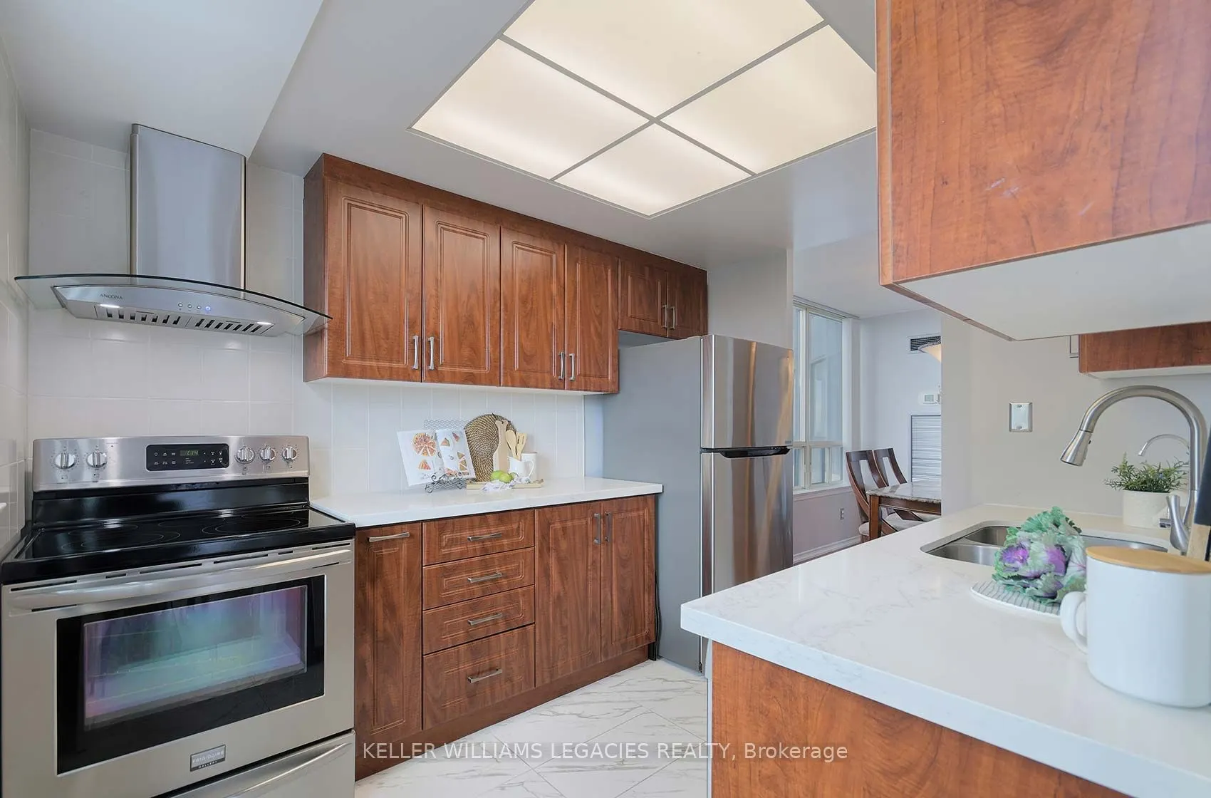 7 Bishop Avenue, #1601