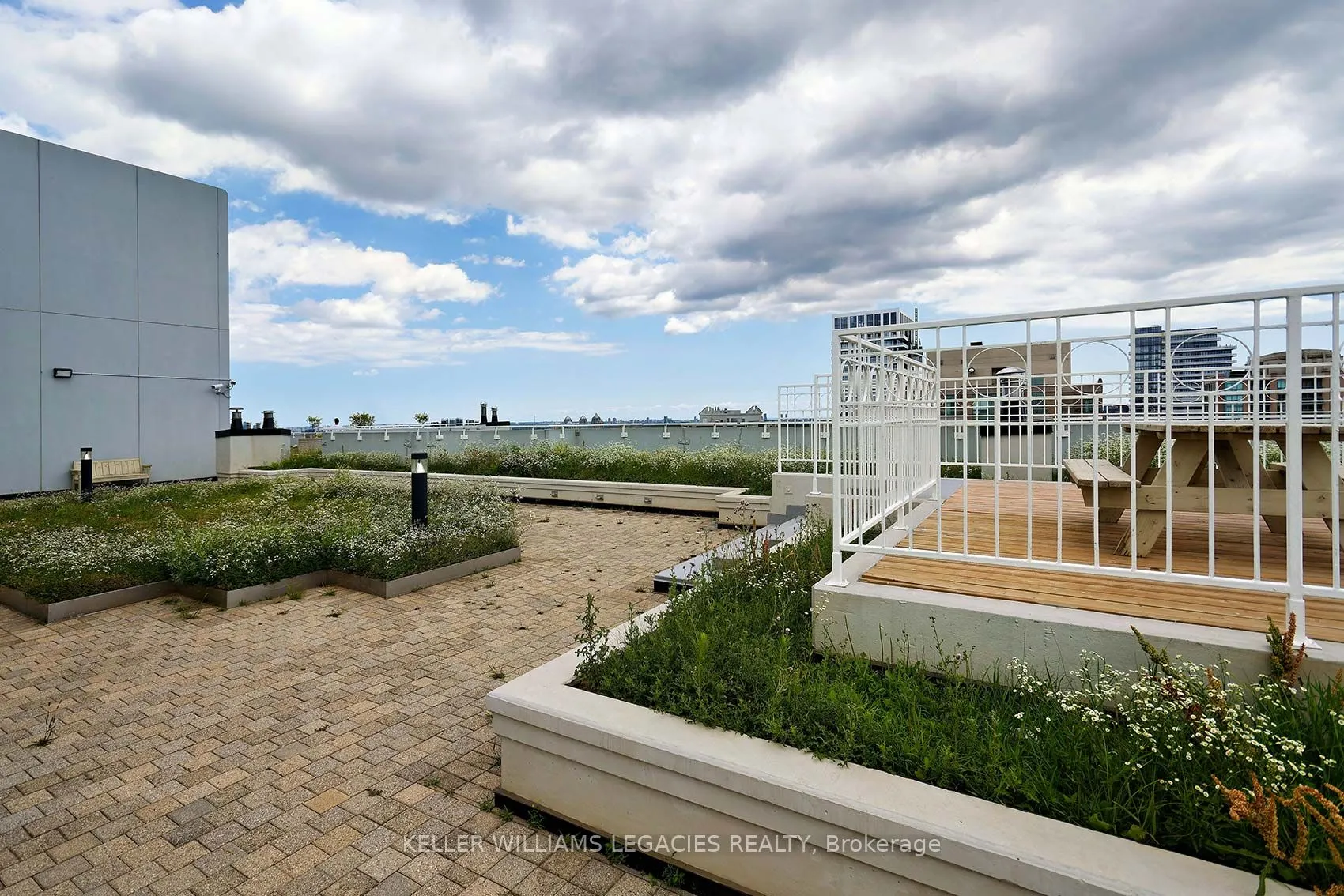 7 Bishop Avenue, #1601