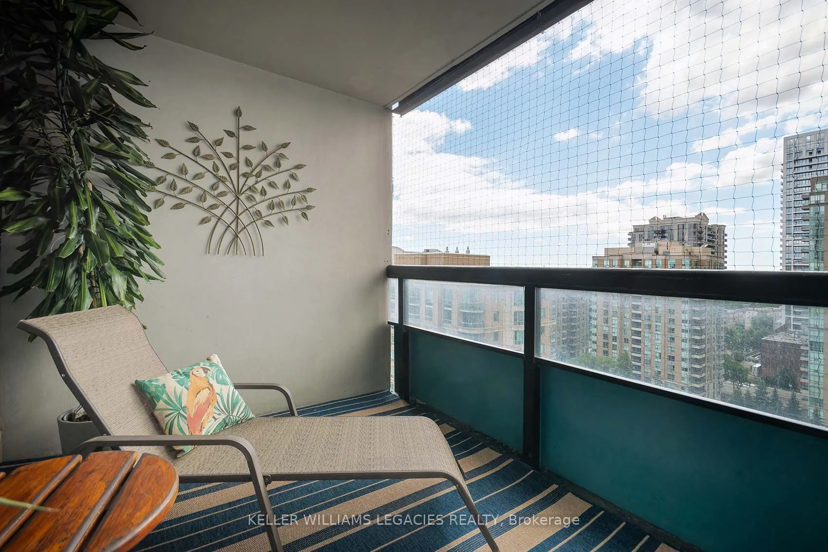 7 Bishop Avenue, #1601