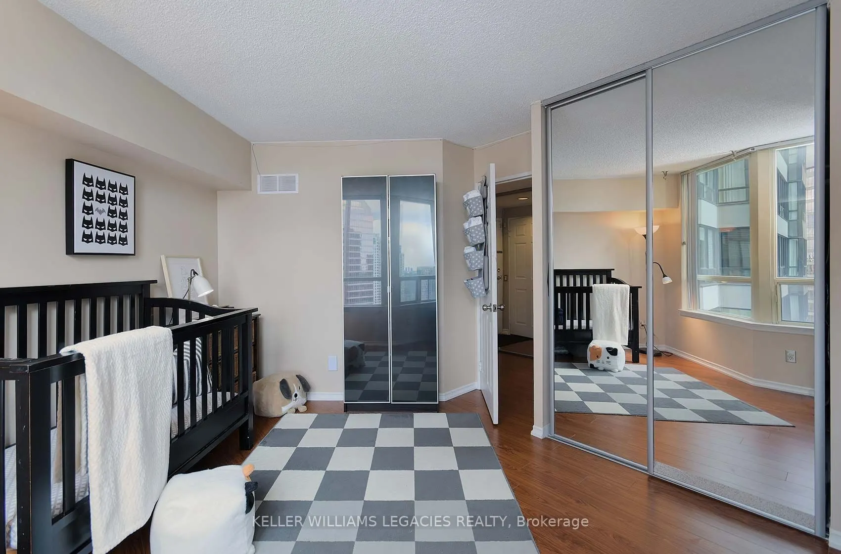 7 Bishop Avenue, #1601