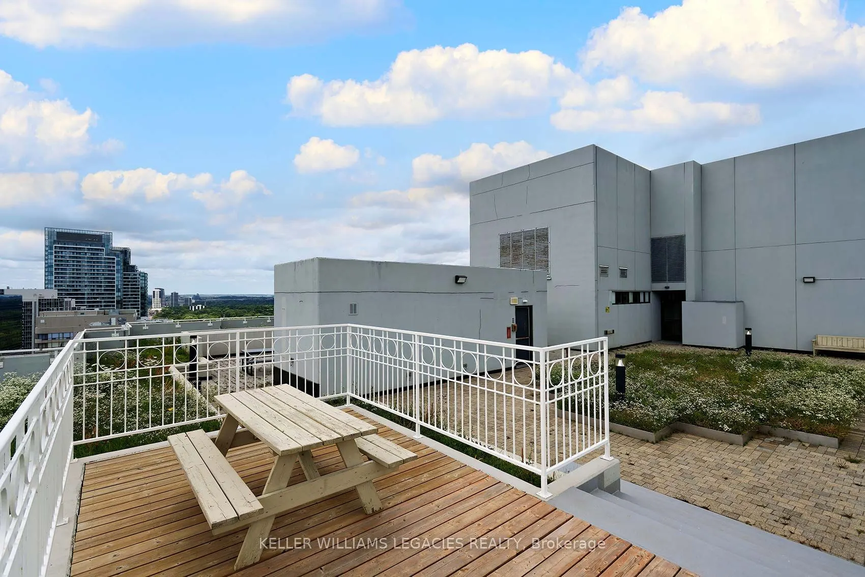 7 Bishop Avenue, #1601